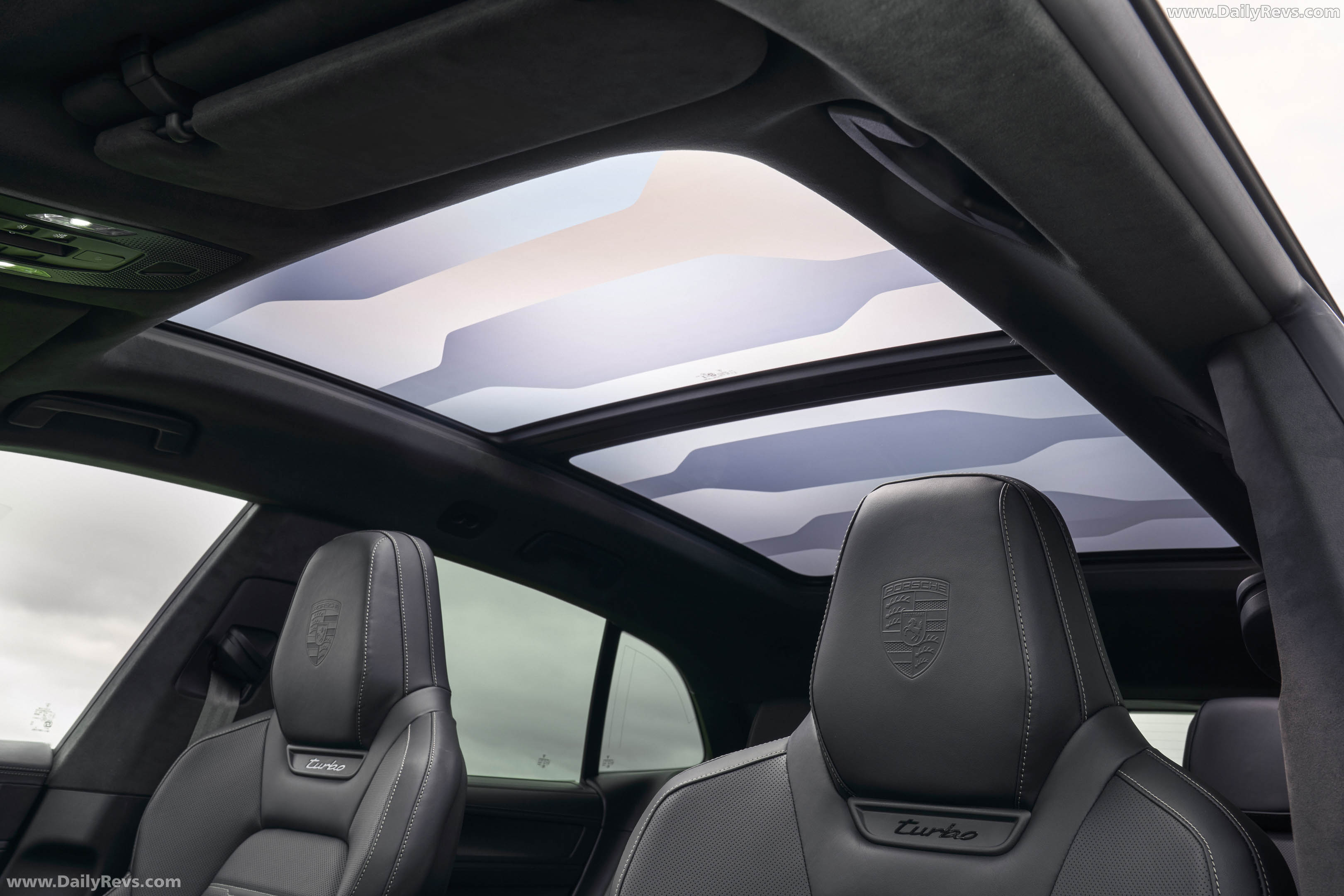 2027 Porsche Cayenne Turbo Electric E4 UK Version Interior