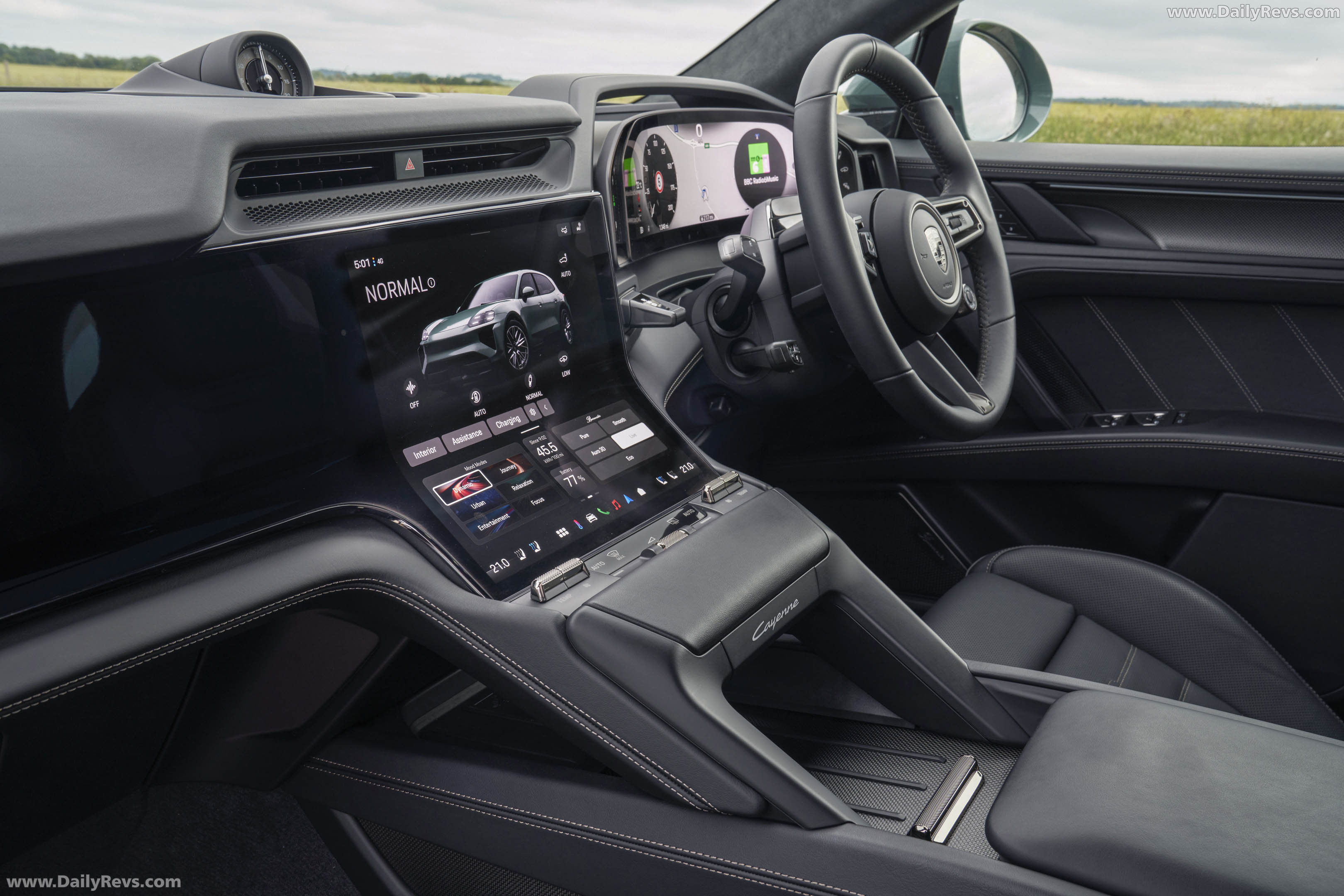 2027 Porsche Cayenne Turbo Electric E4 UK Version Interior