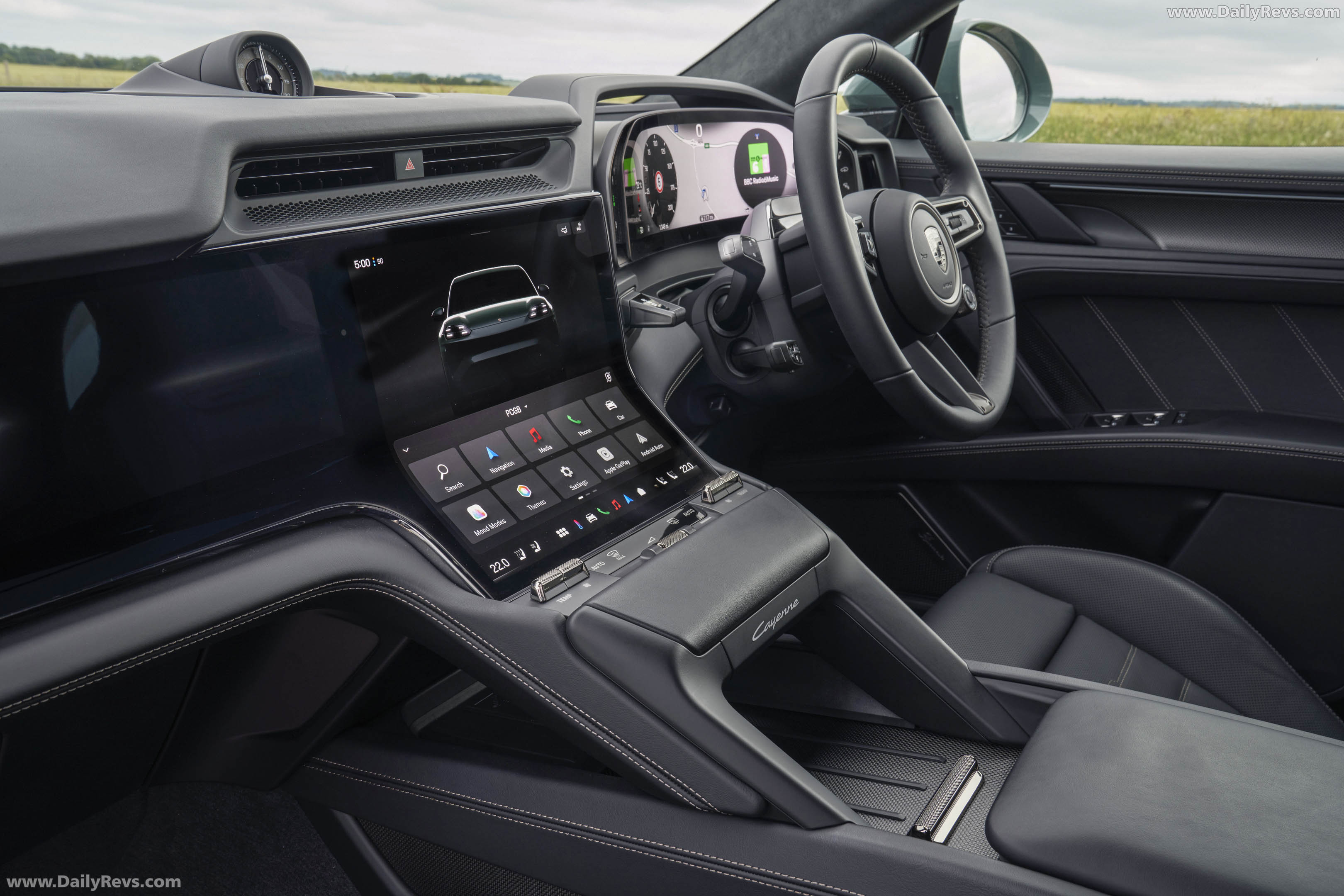 2027 Porsche Cayenne Turbo Electric E4 UK Version Interior