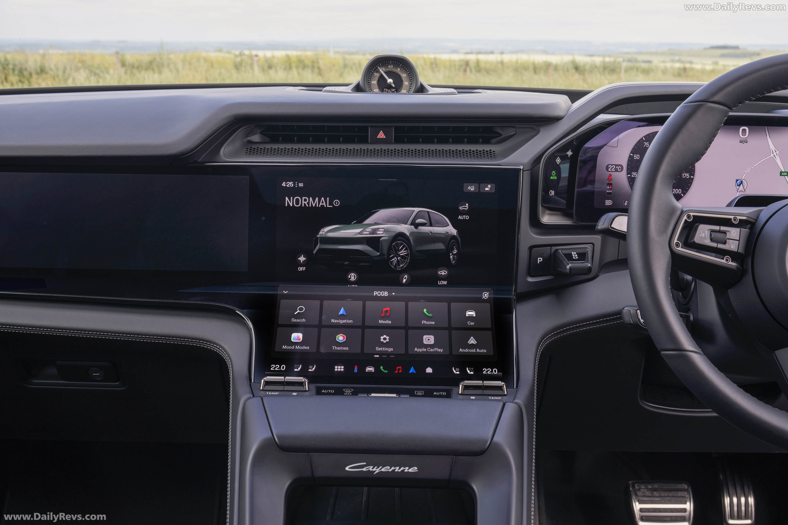 2027 Porsche Cayenne Turbo Electric E4 UK Version Interior