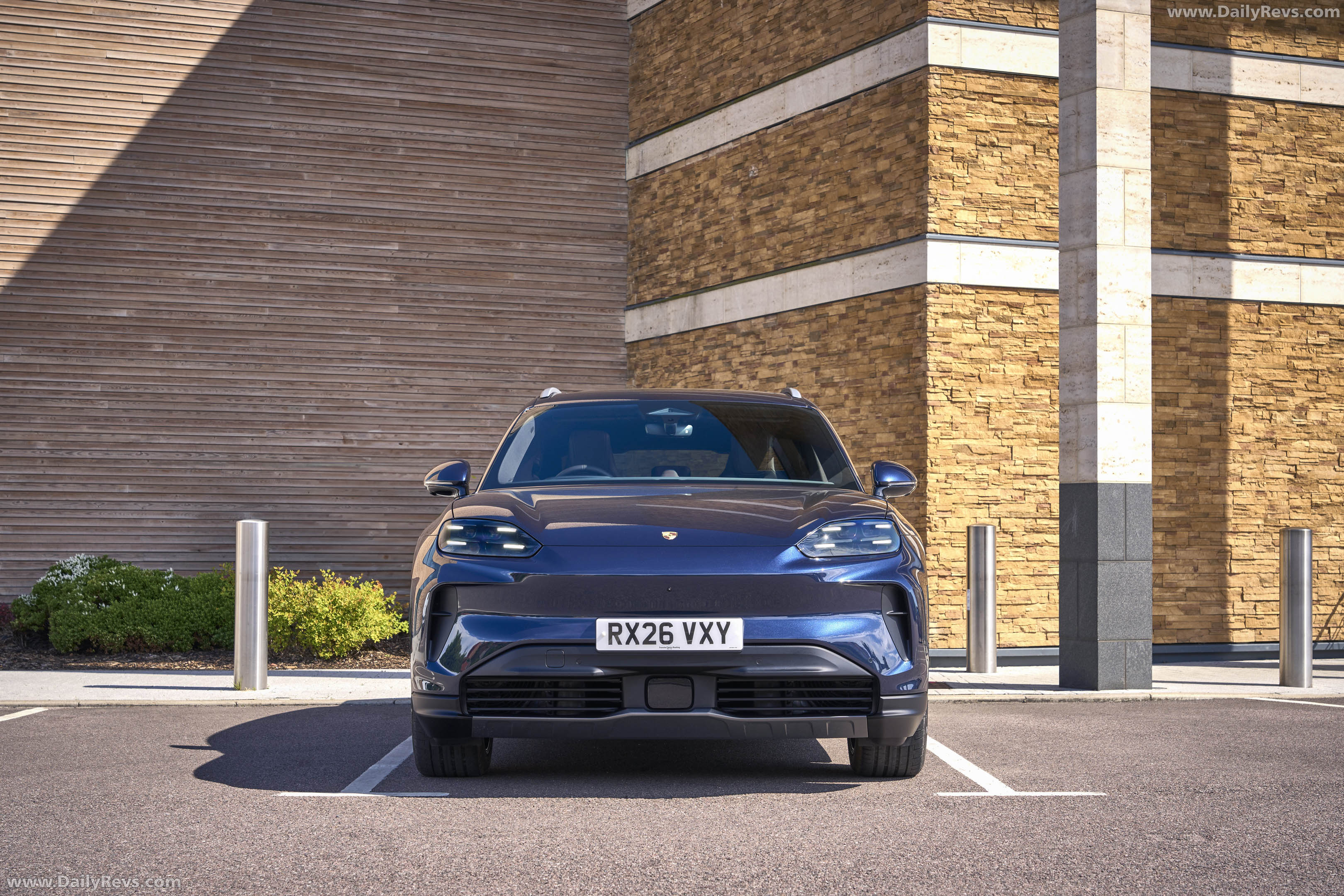 2027 Porsche Cayenne Electric E4 UK Version Front View