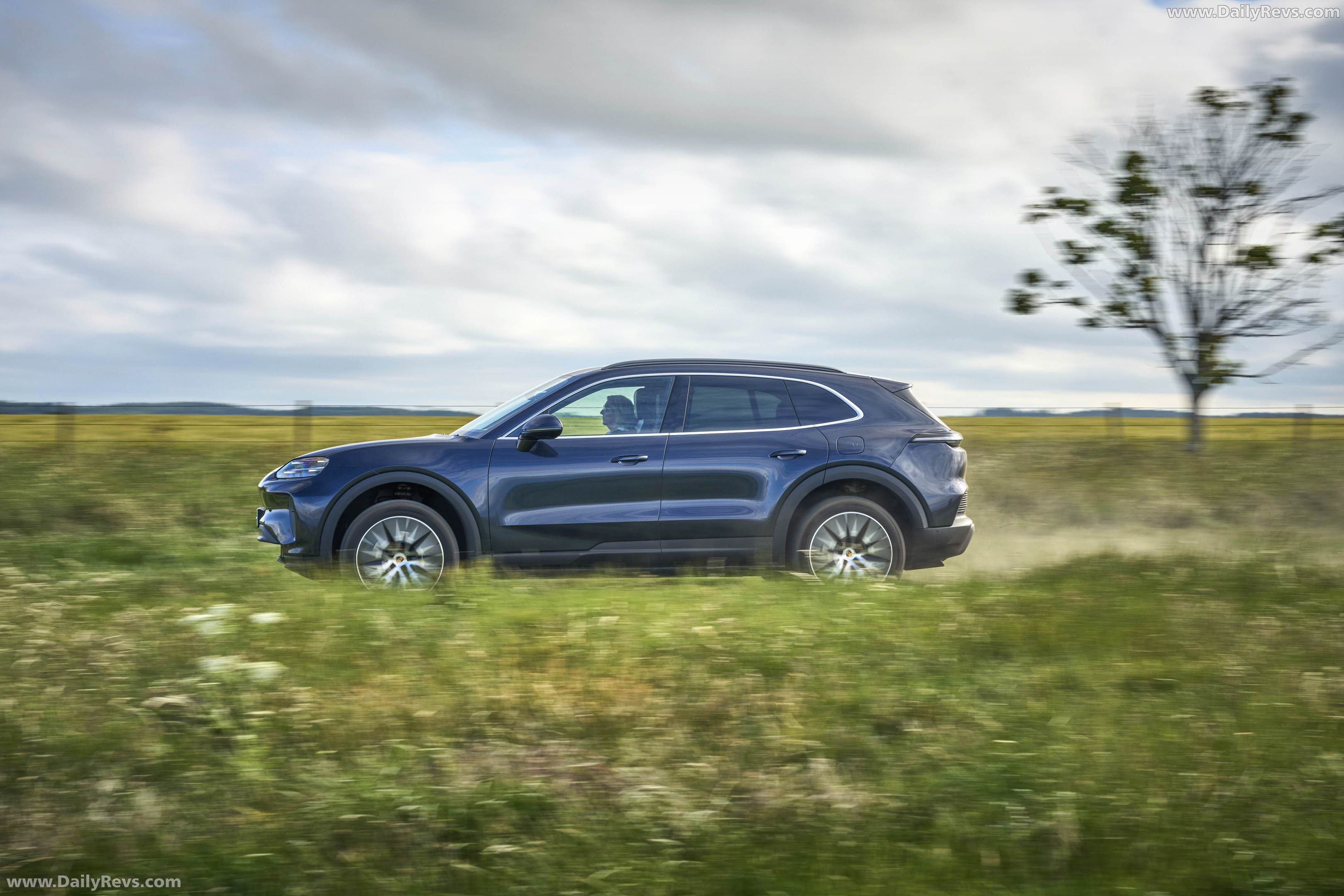 2027 Porsche Cayenne Electric E4 UK Version Side View