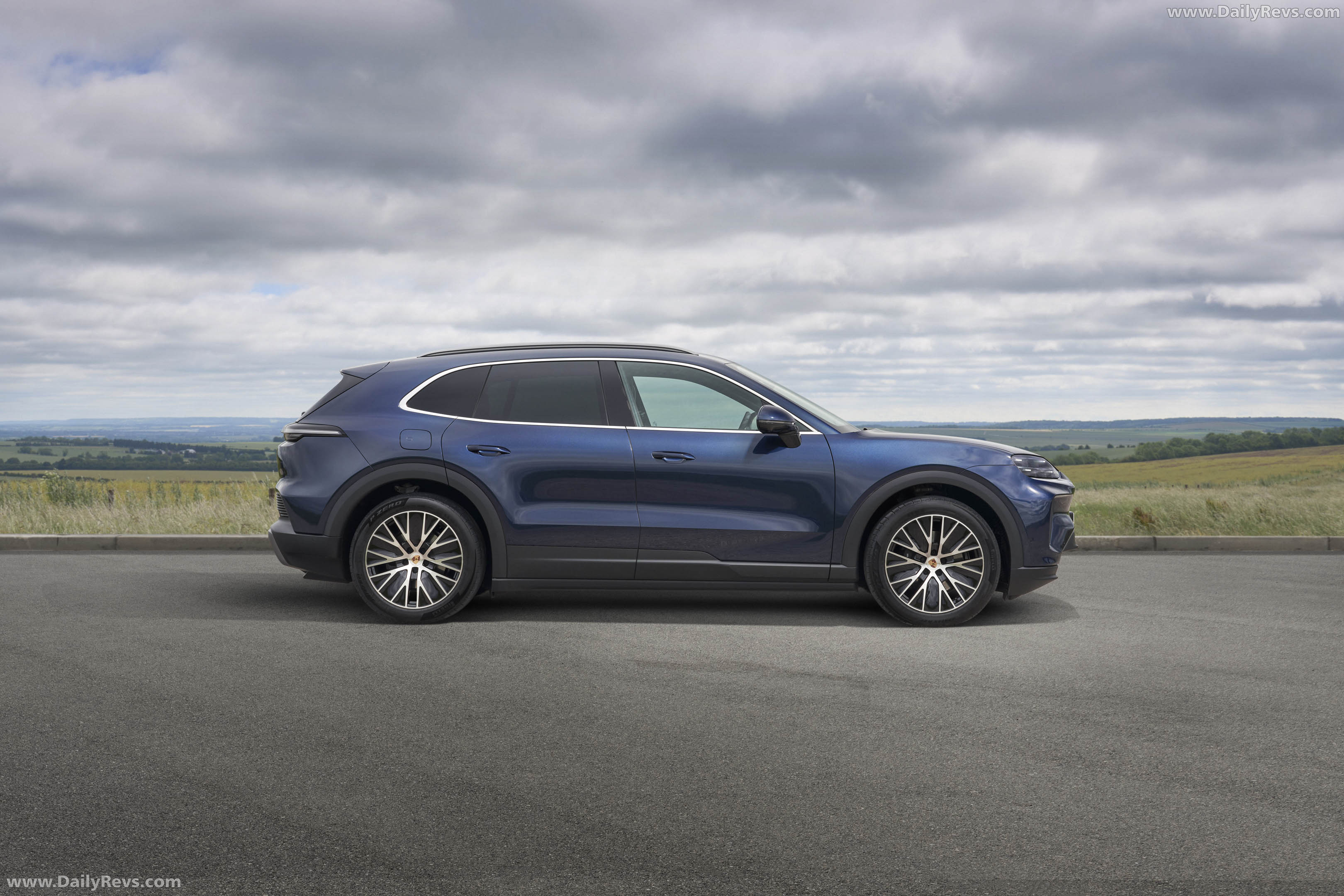 2027 Porsche Cayenne Electric E4 UK Version Side View