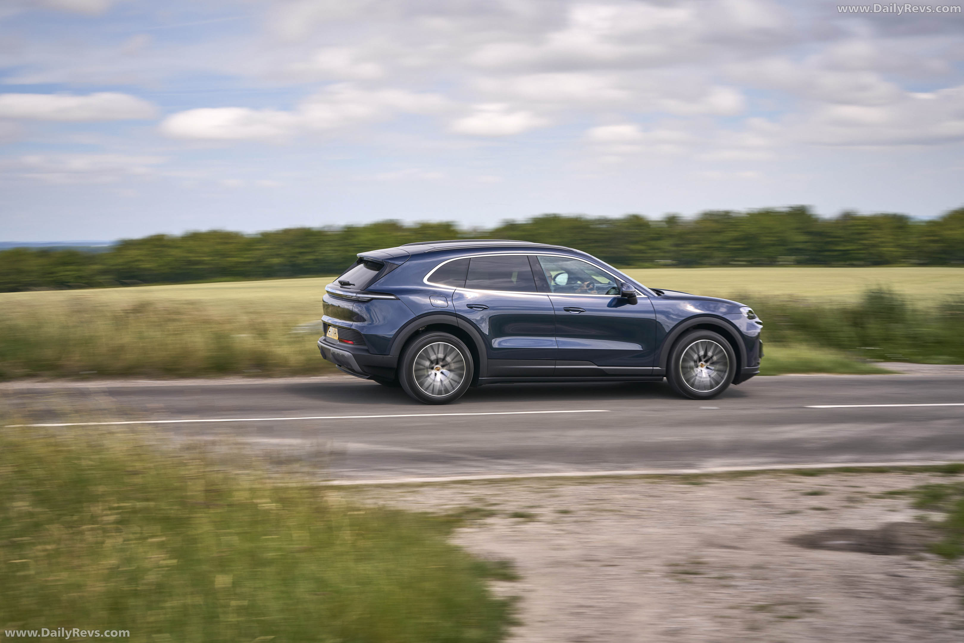 2027 Porsche Cayenne Electric E4 UK Version Side View