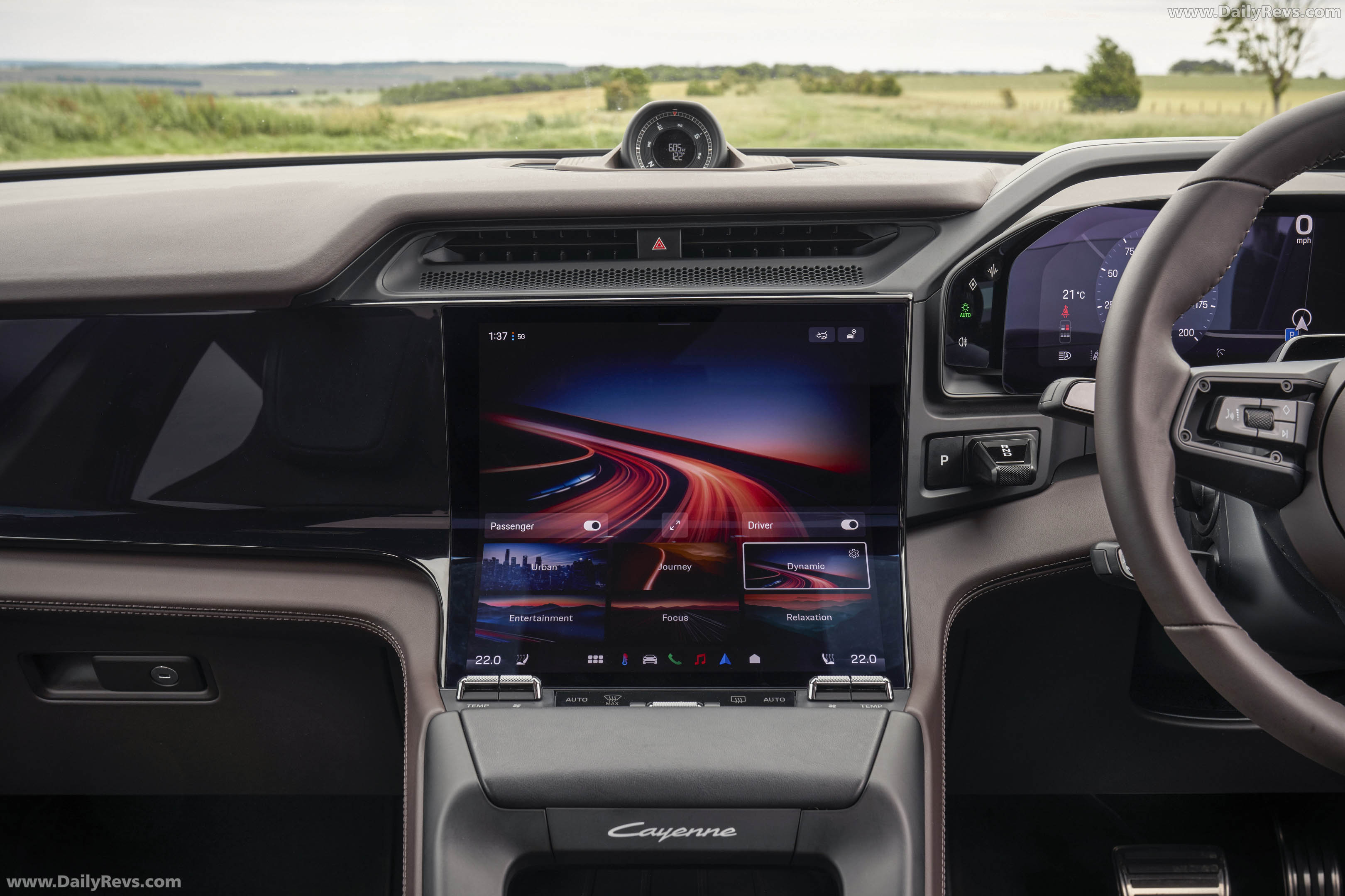 2027 Porsche Cayenne Electric E4 UK Version Interior