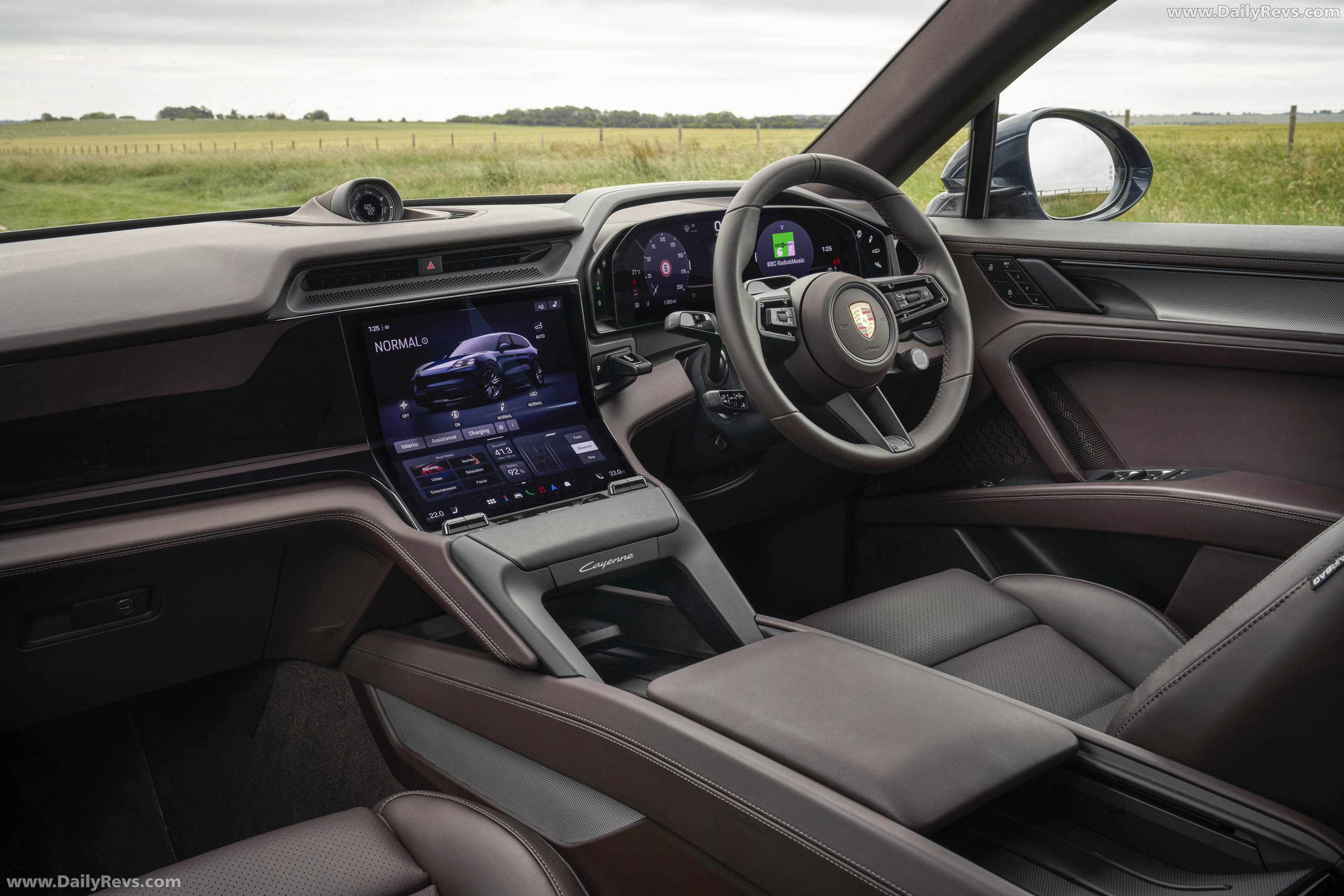 2027 Porsche Cayenne Electric E4 UK Version Interior