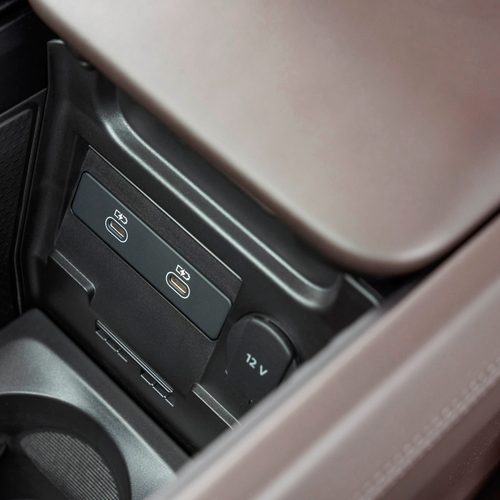 2027 Porsche Cayenne Electric E4 UK Version Interior