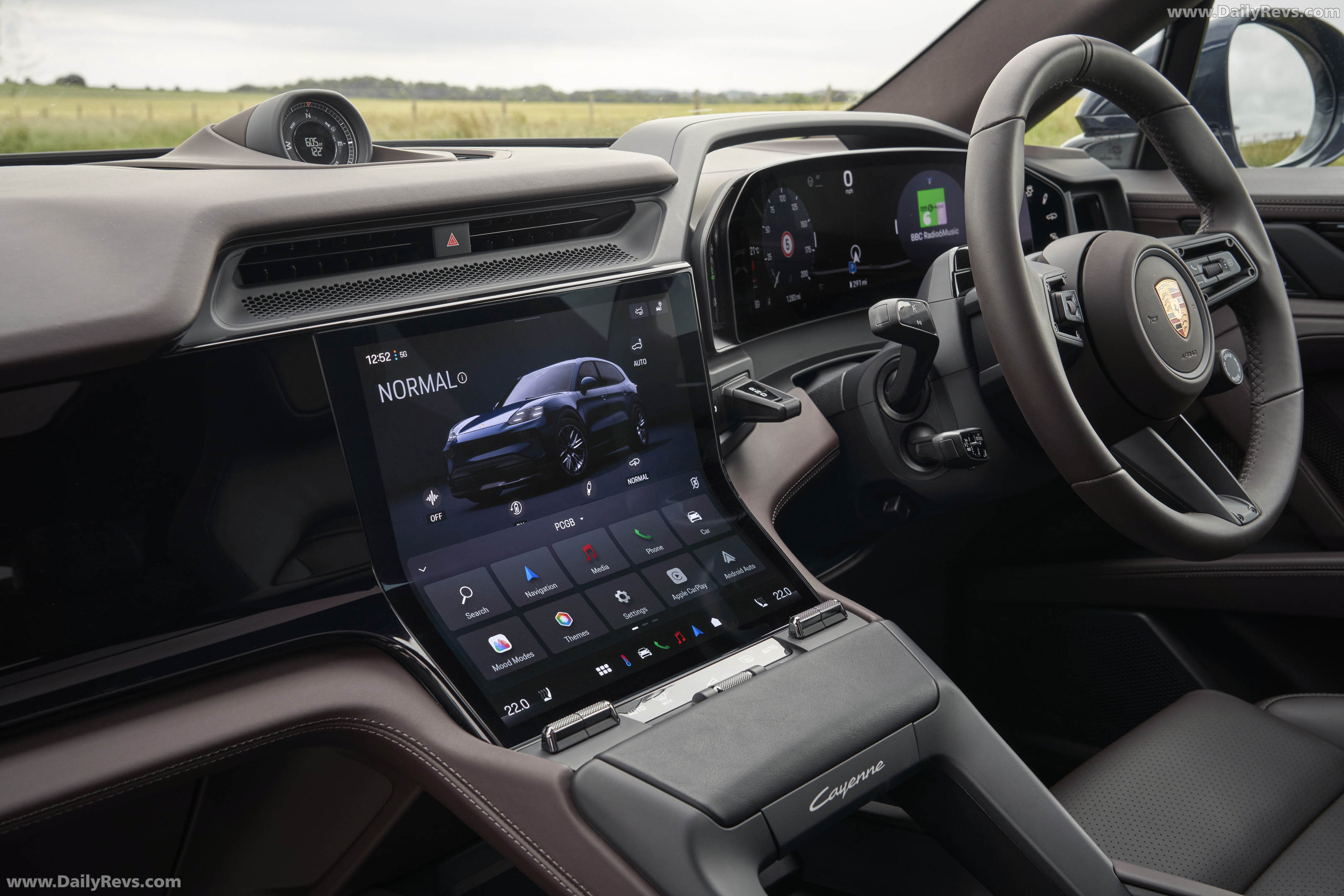 2027 Porsche Cayenne Electric E4 UK Version Interior