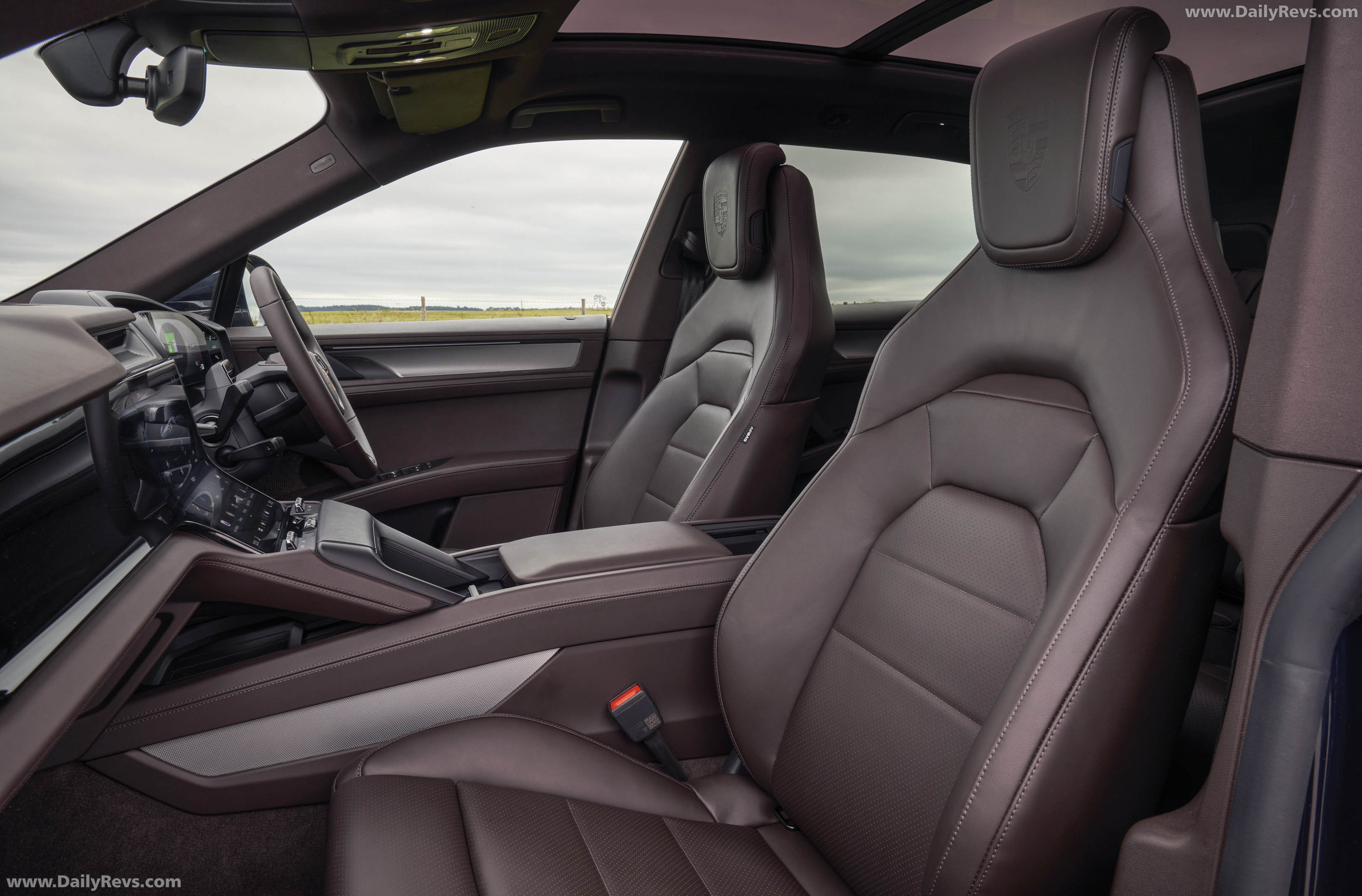 2027 Porsche Cayenne Electric E4 UK Version Interior