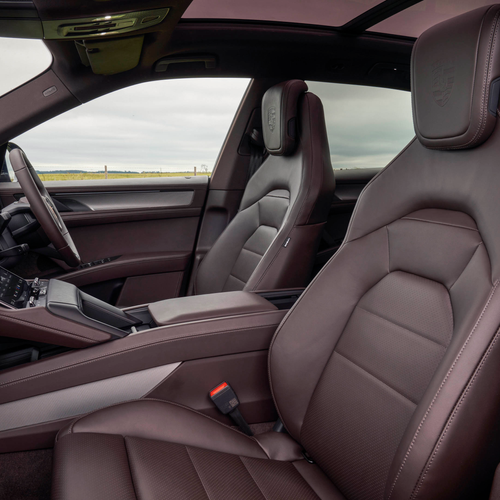 2027 Porsche Cayenne Electric E4 UK Version Interior