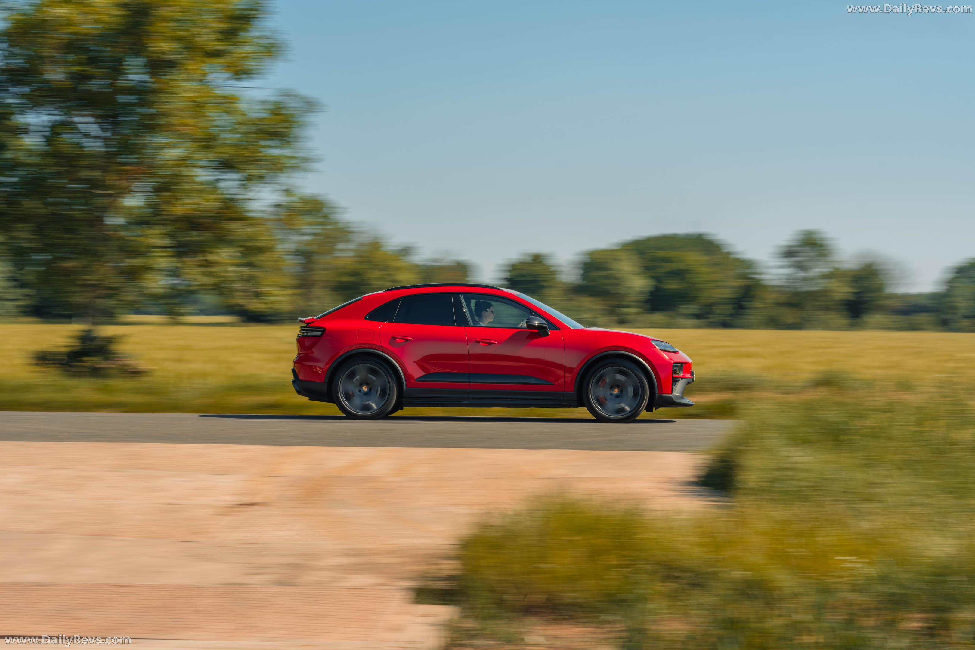 2026 Porsche Macan GTS H2 UK Version Side View