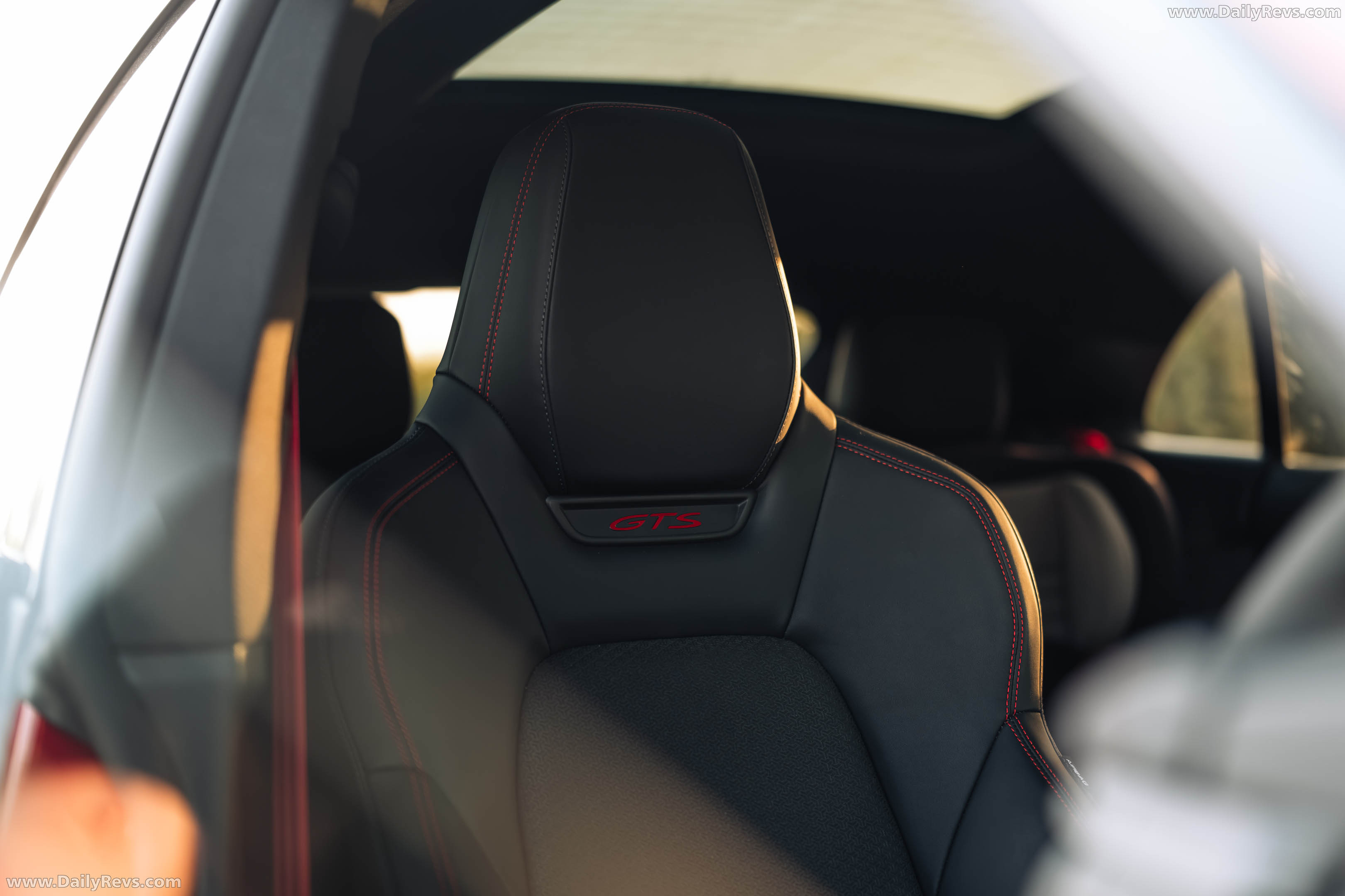 2026 Porsche Macan GTS H2 UK Version Interior