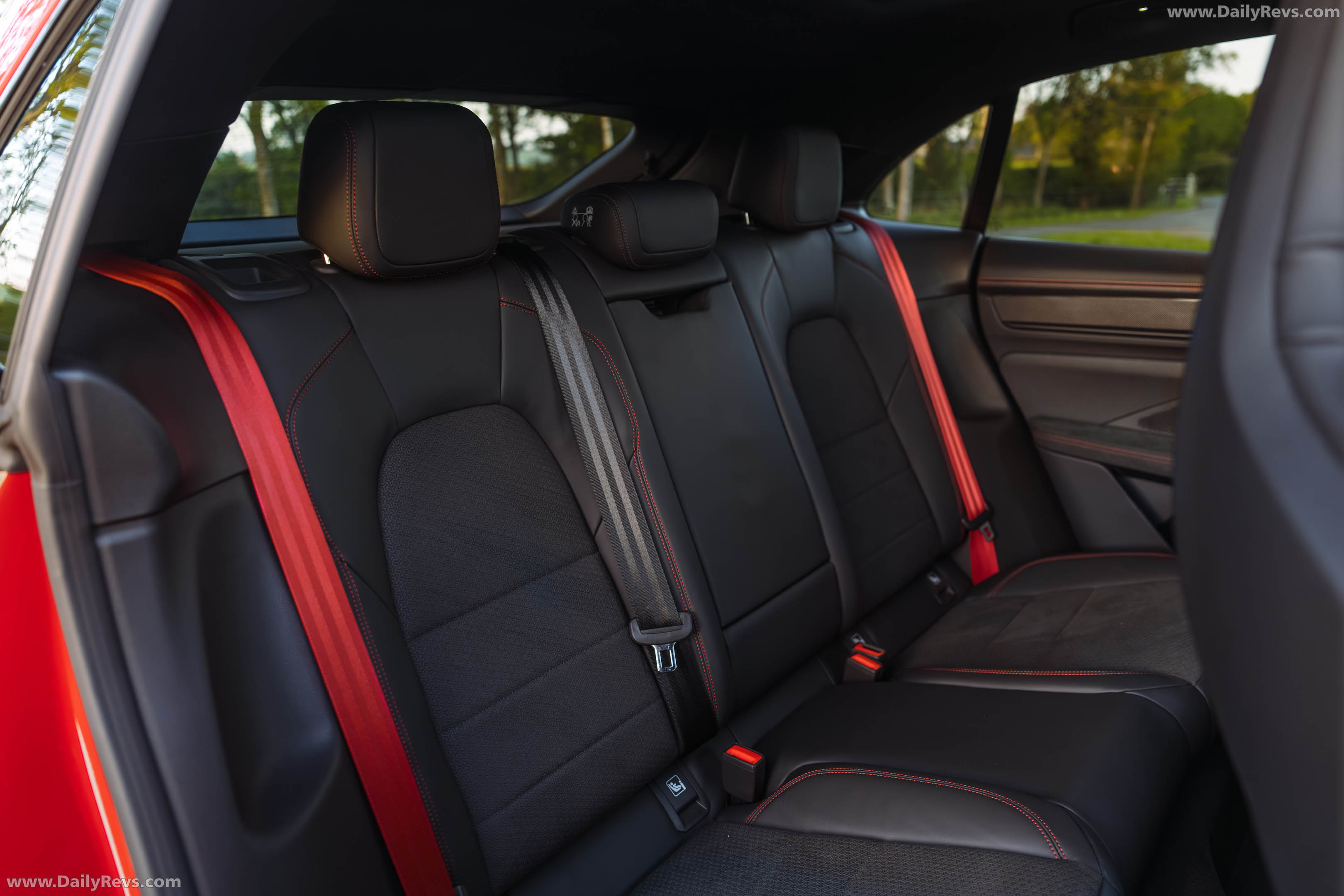 2026 Porsche Macan GTS H2 UK Version Interior