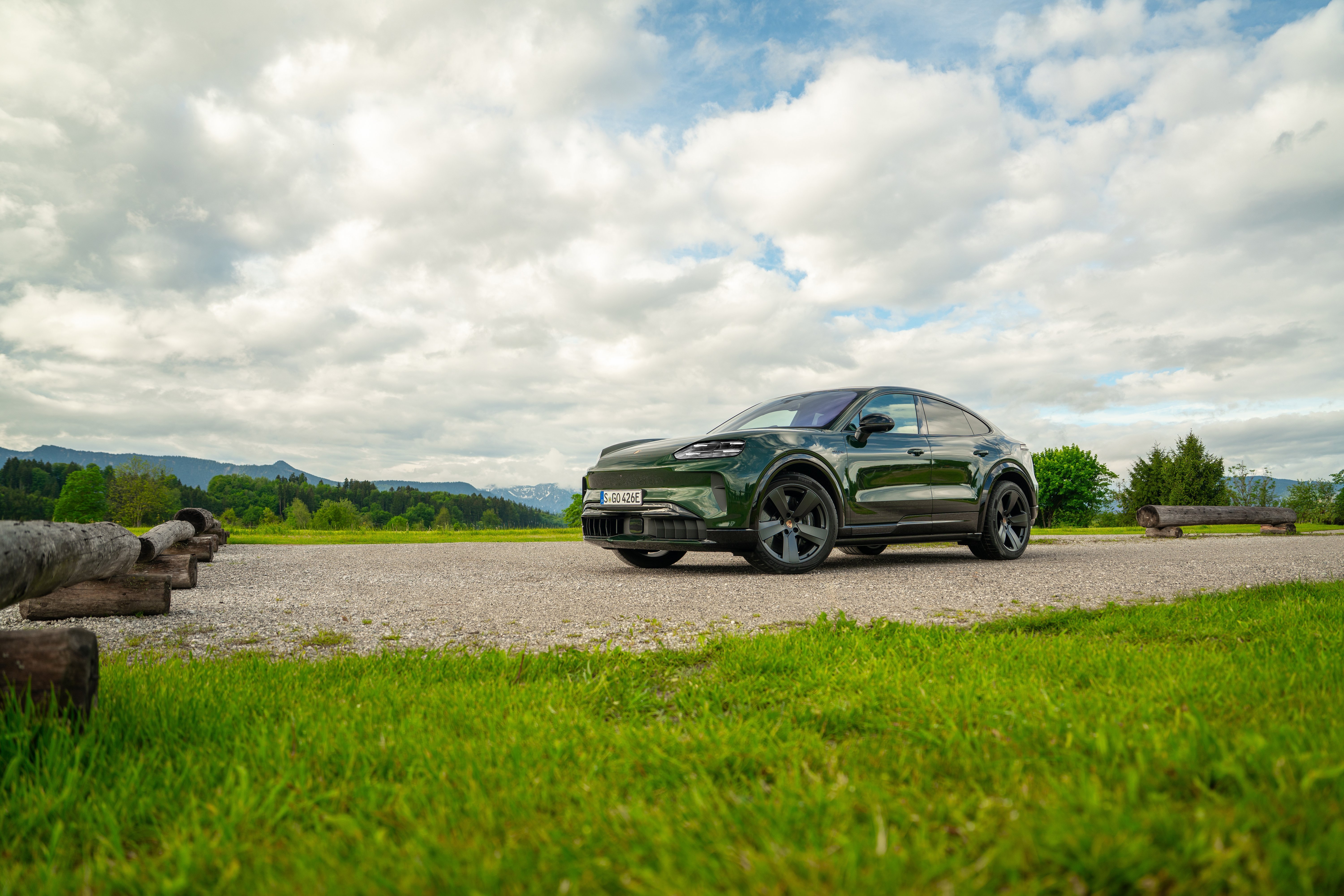 2027 Porsche Cayenne S Coupe Electric E4 Oak Green Front View