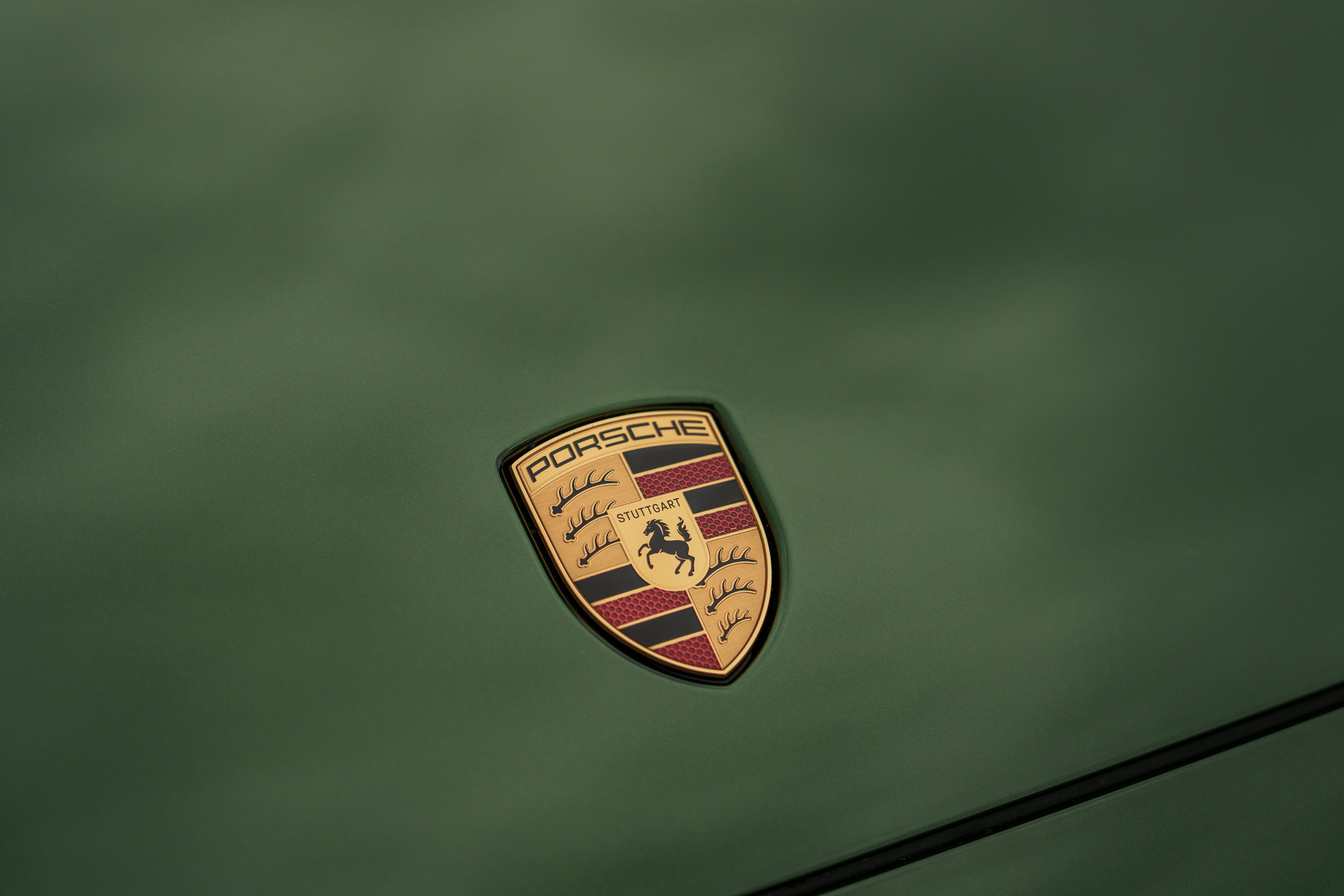 2027 Porsche Cayenne S Coupe Electric E4 Oak Green Exterior