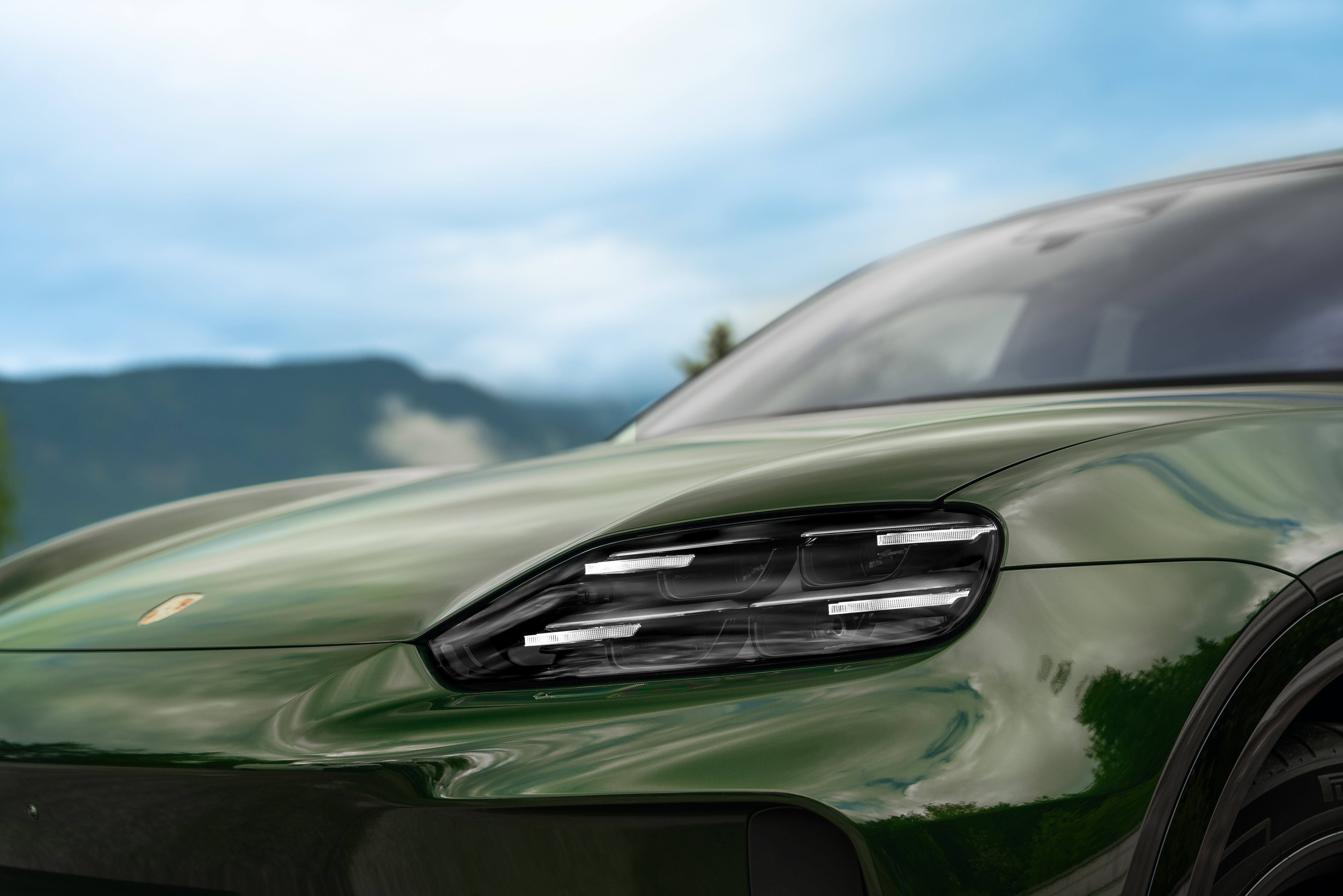 2027 Porsche Cayenne S Coupe Electric E4 Oak Green Exterior
