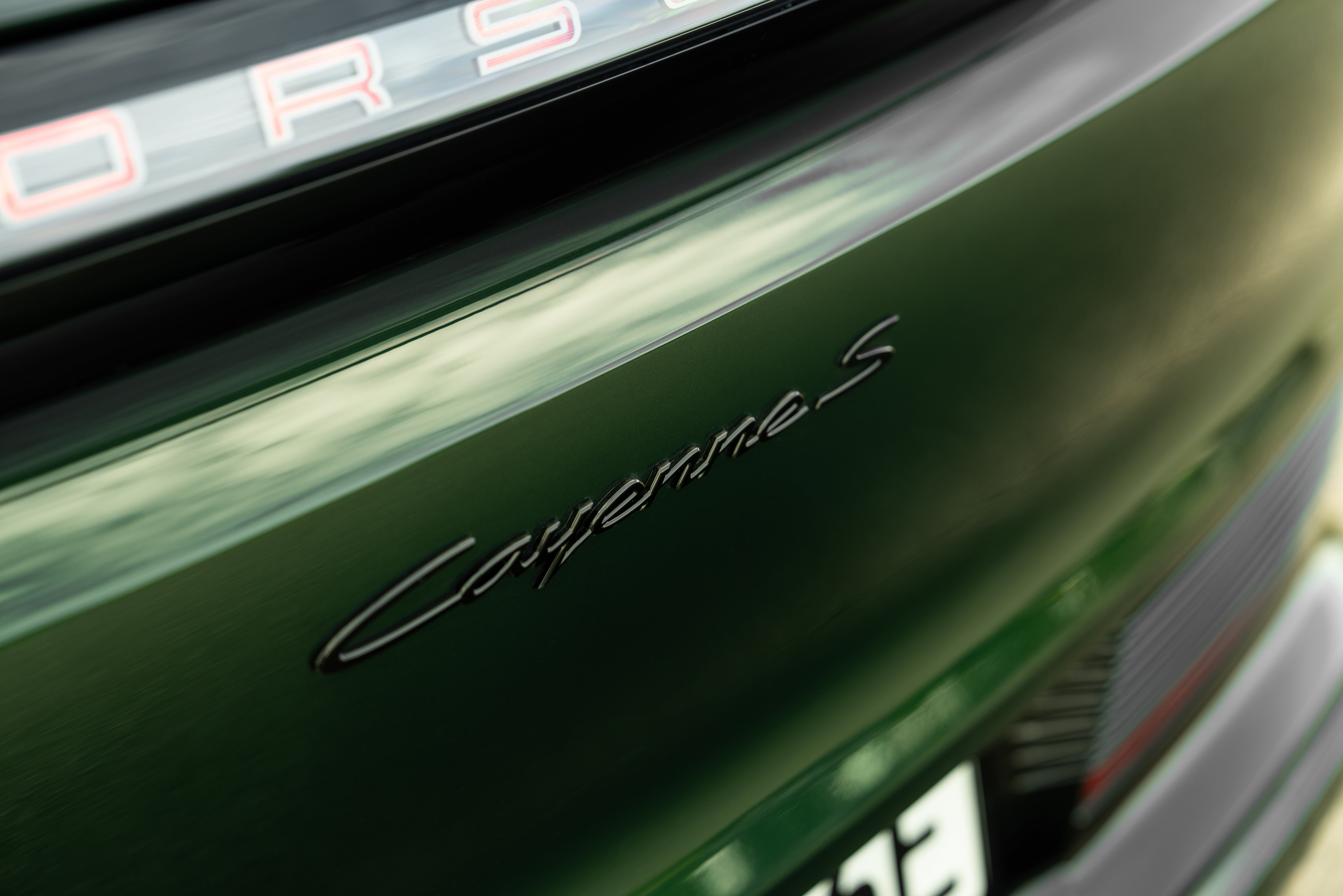 2027 Porsche Cayenne S Coupe Electric E4 Oak Green Exterior