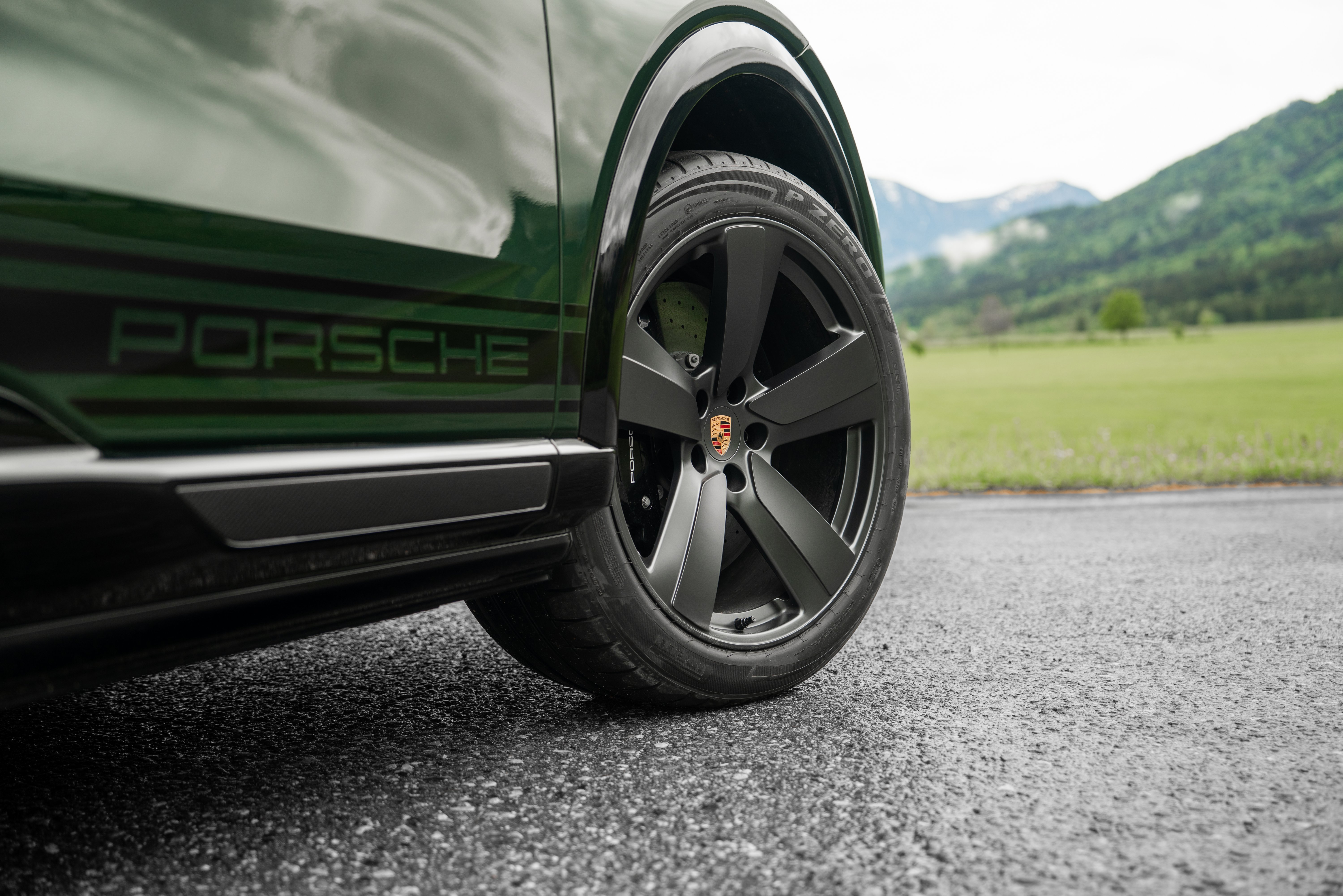 2027 Porsche Cayenne S Coupe Electric E4 Oak Green Exterior