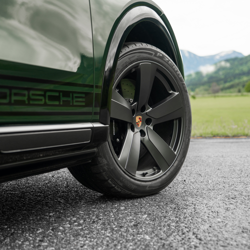 2027 Porsche Cayenne S Coupe Electric E4 Oak Green Exterior