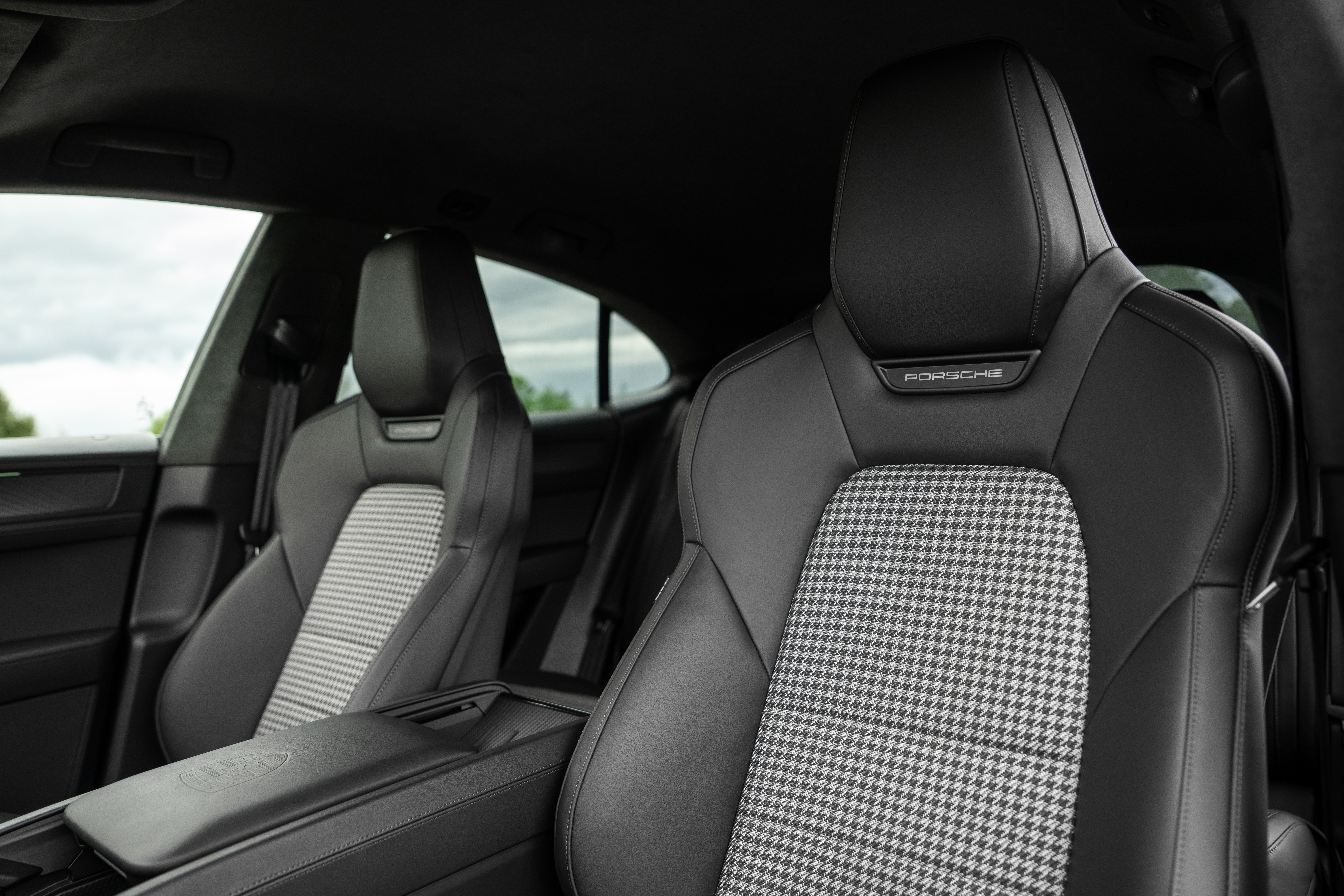 2027 Porsche Cayenne S Coupe Electric E4 Oak Green Interior