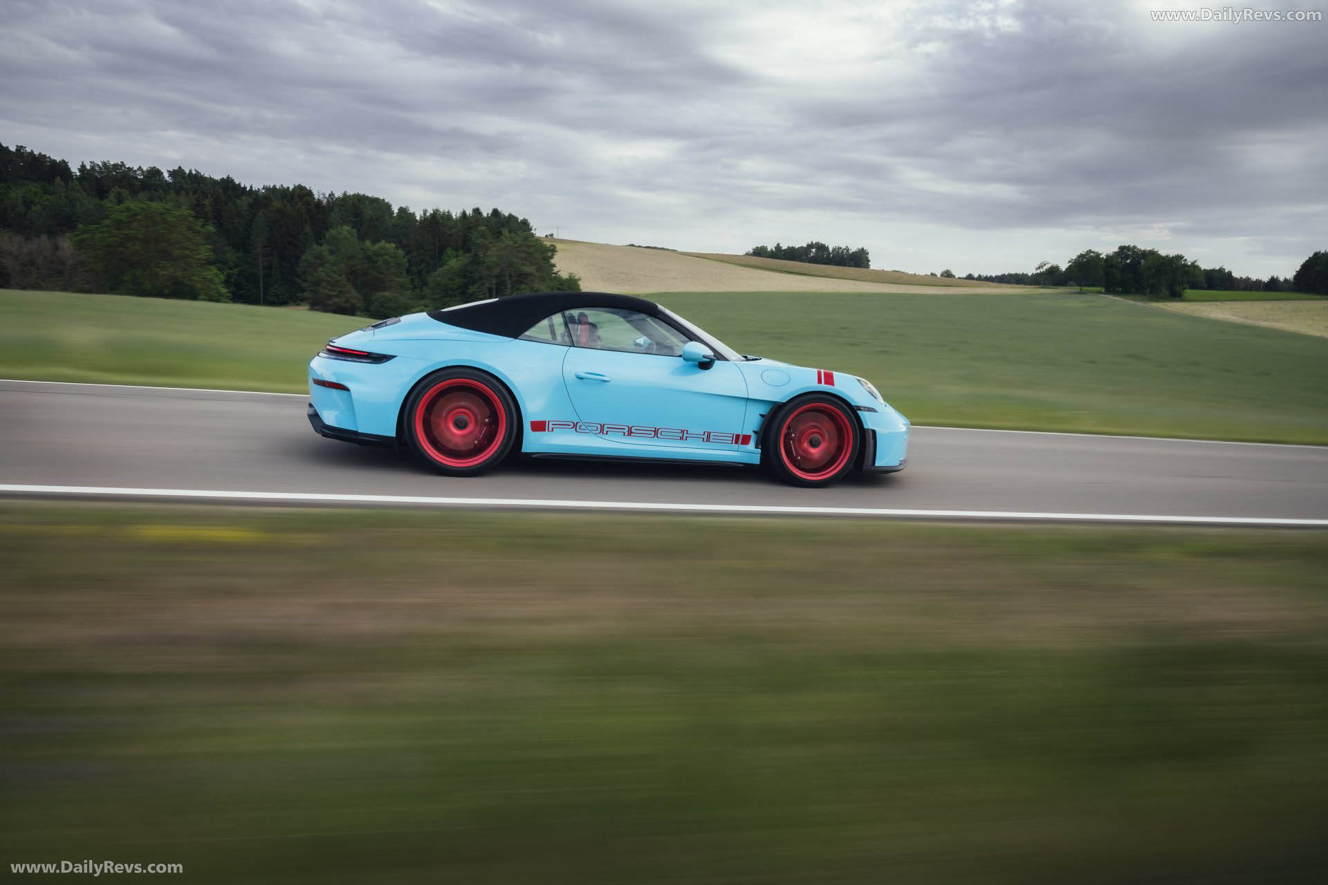 2027 Porsche 911 GT3 S-C 992 ll Olymp Blue Side View
