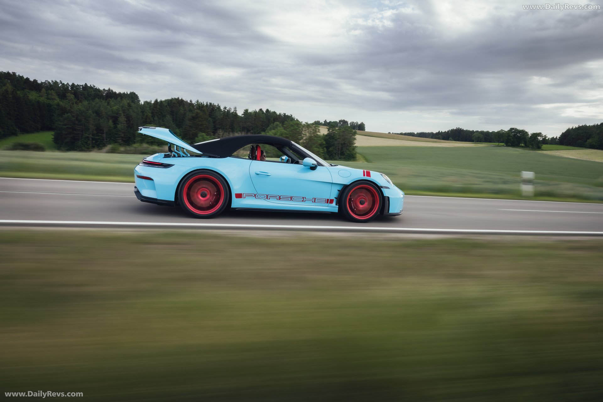 2027 Porsche 911 GT3 S-C 992 ll Olymp Blue Side View