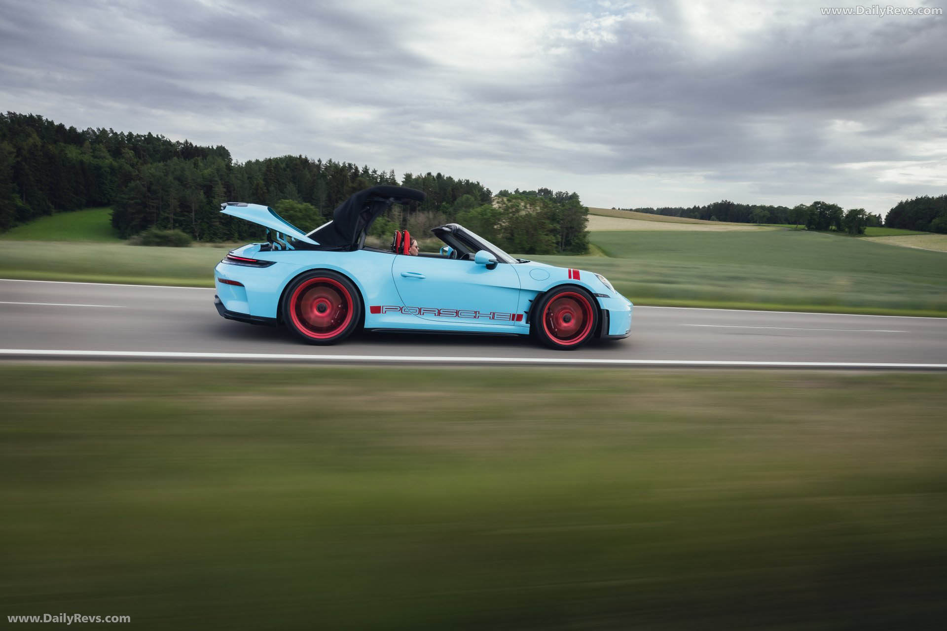 2027 Porsche 911 GT3 S-C 992 ll Olymp Blue Side View