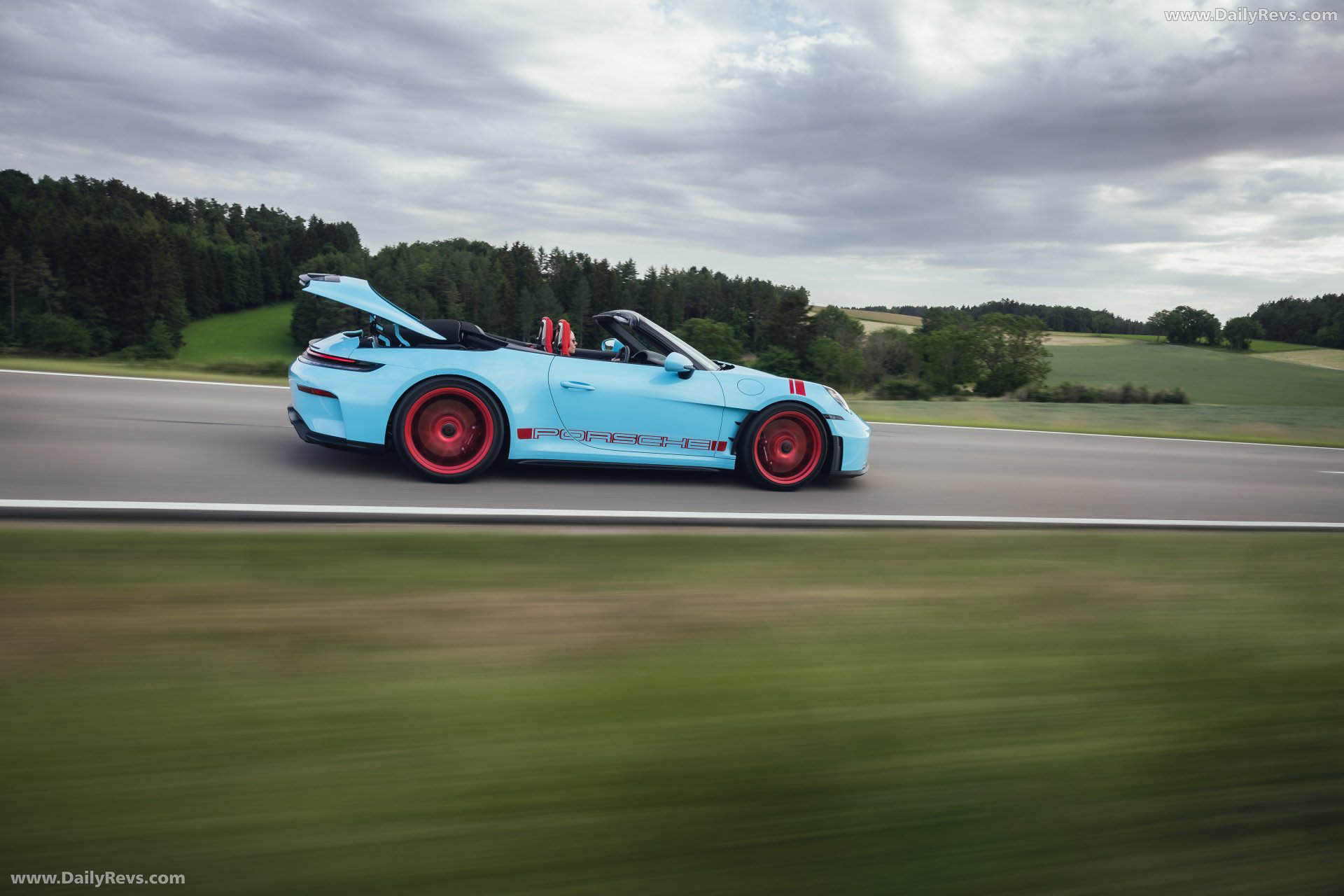 2027 Porsche 911 GT3 S-C 992 ll Olymp Blue Side View