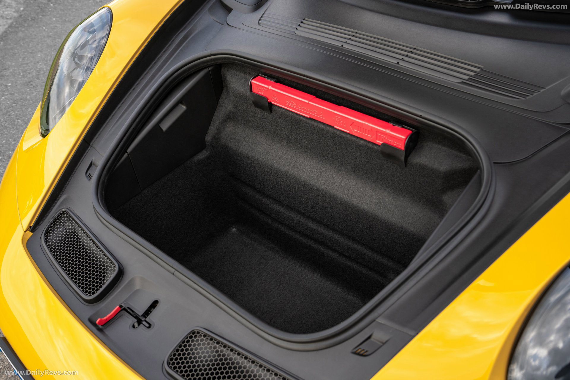 2027 Porsche 911 GT3 S-C 992 ll Speed Yellow Interior