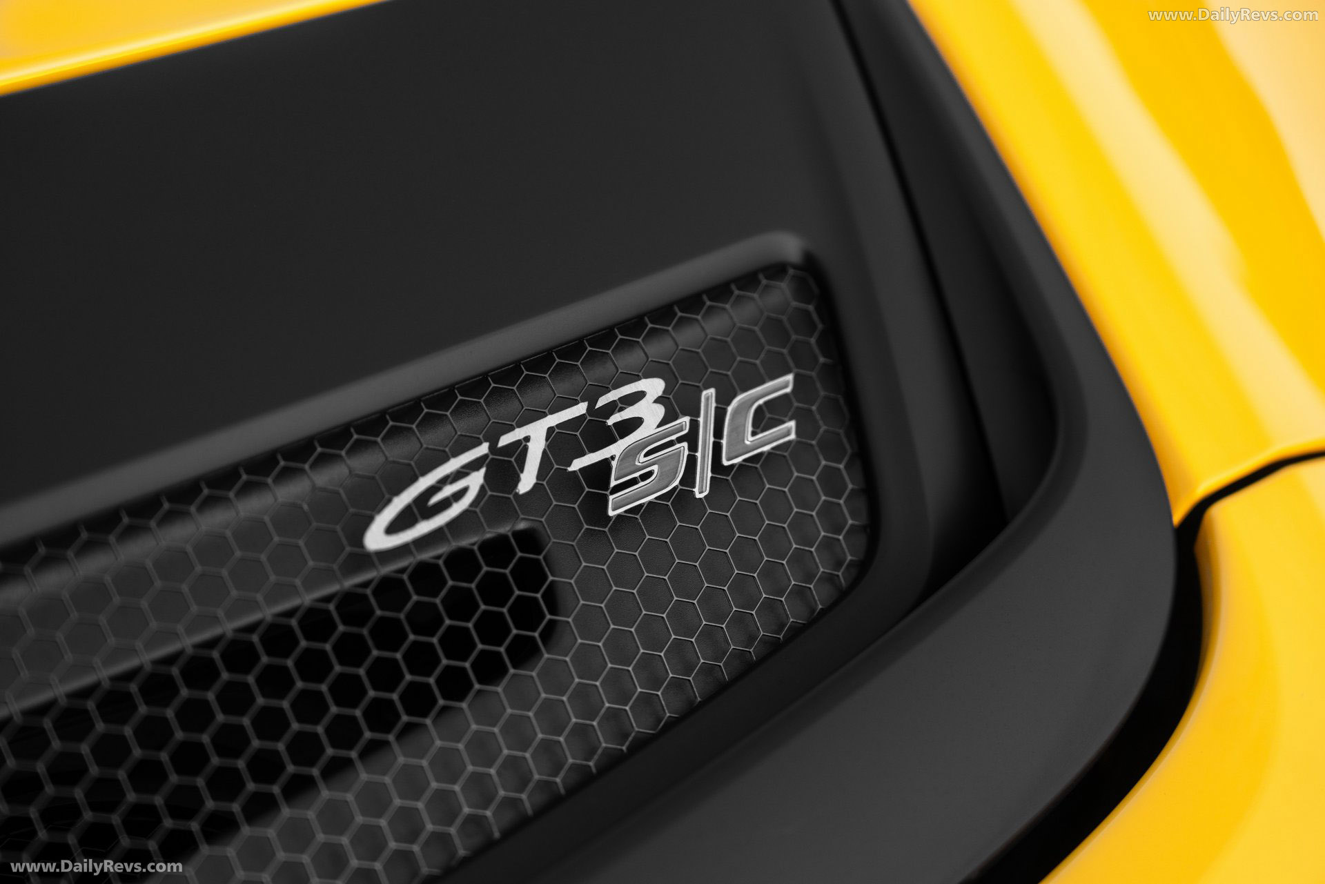 2027 Porsche 911 GT3 S-C 992 ll Speed Yellow Interior