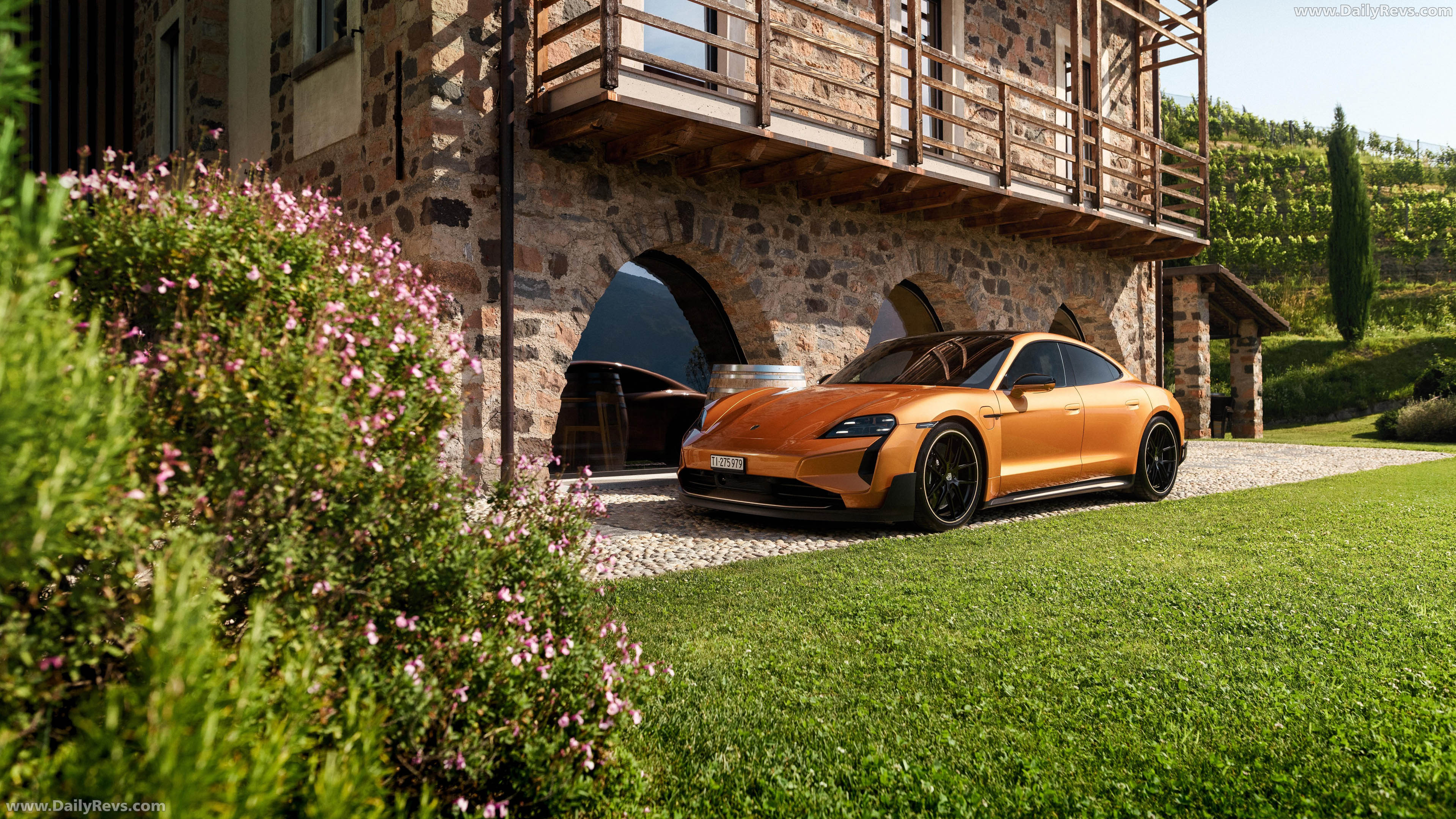 2027 Porsche Taycan Turbo GT Sonderwunsch J1 II Front View