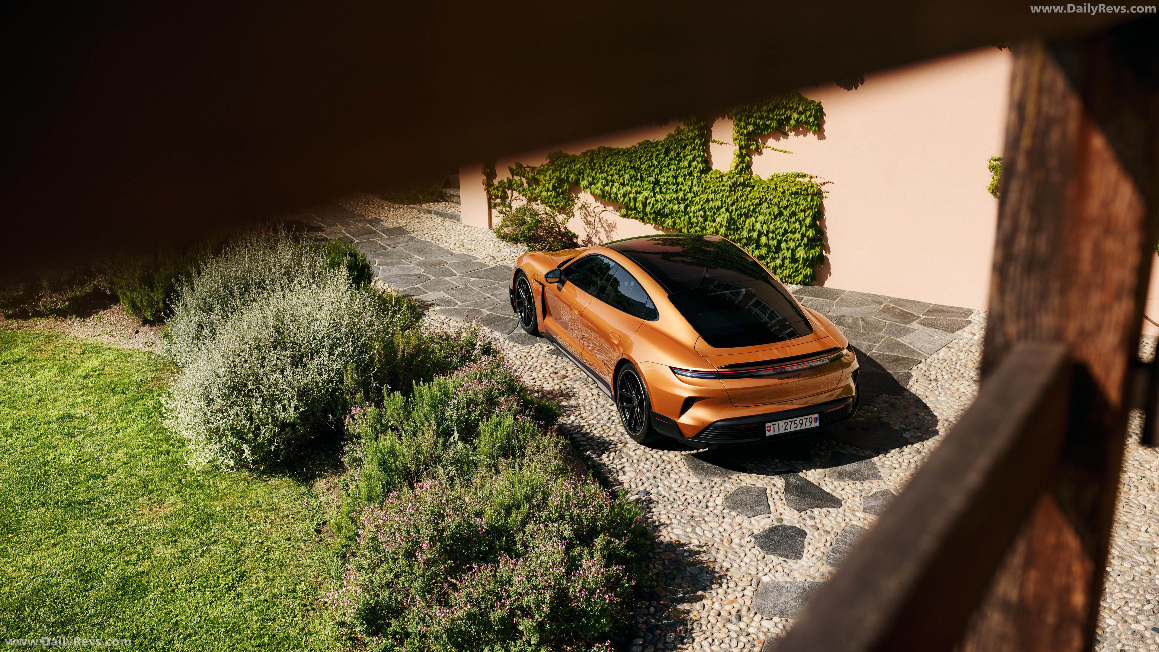 2027 Porsche Taycan Turbo GT Sonderwunsch J1 II Top View