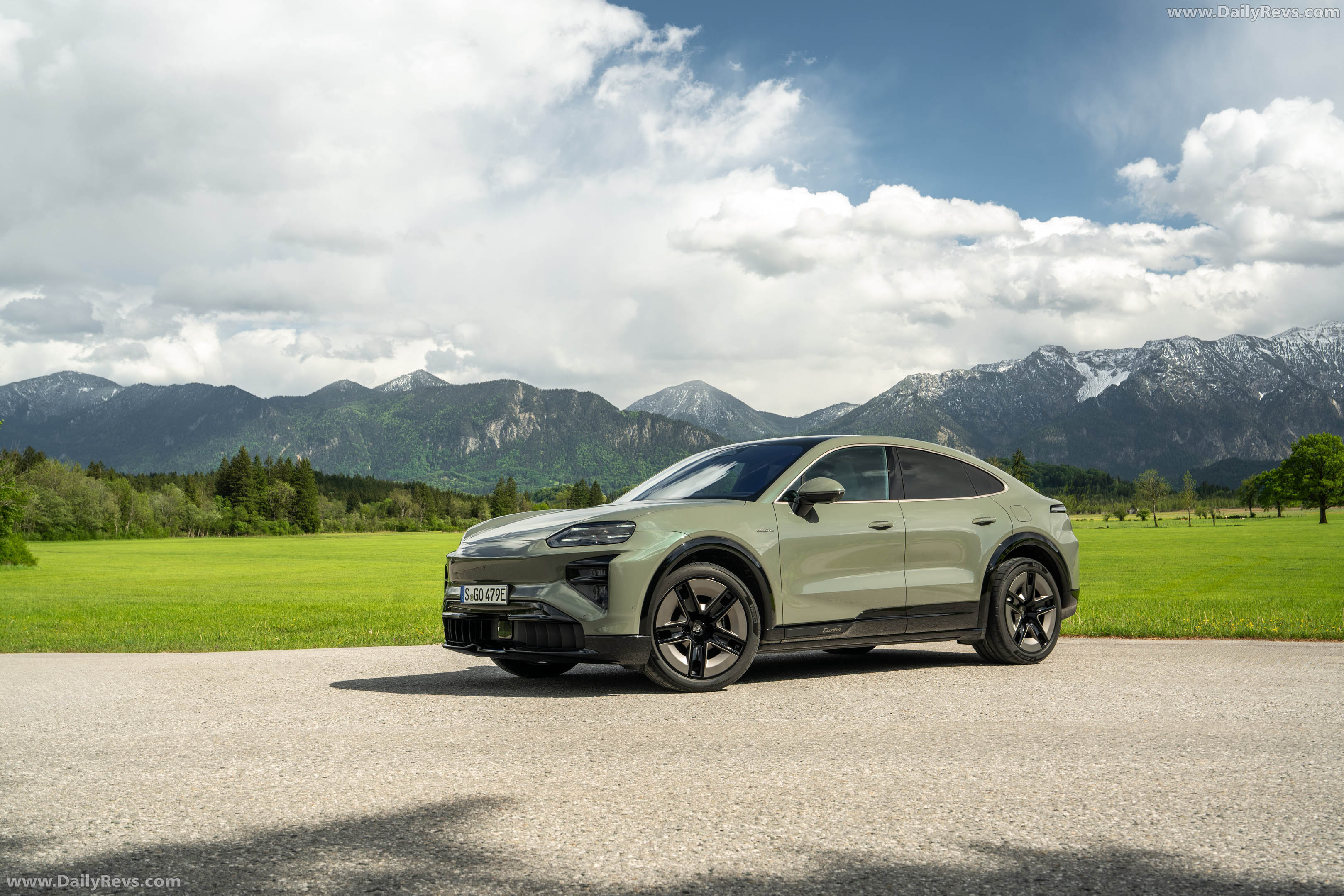 2027 Porsche Cayenne Turbo Coupe Electric E4 Monteverde Front View