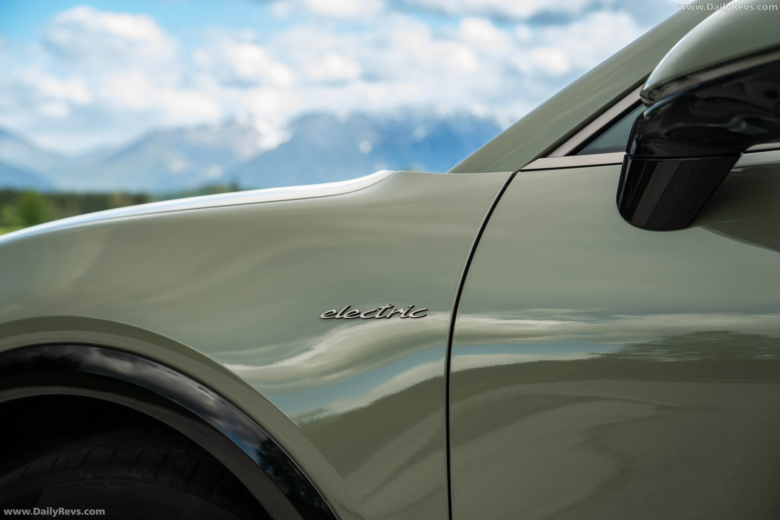 2027 Porsche Cayenne Turbo Coupe Electric E4 Monteverde Exterior