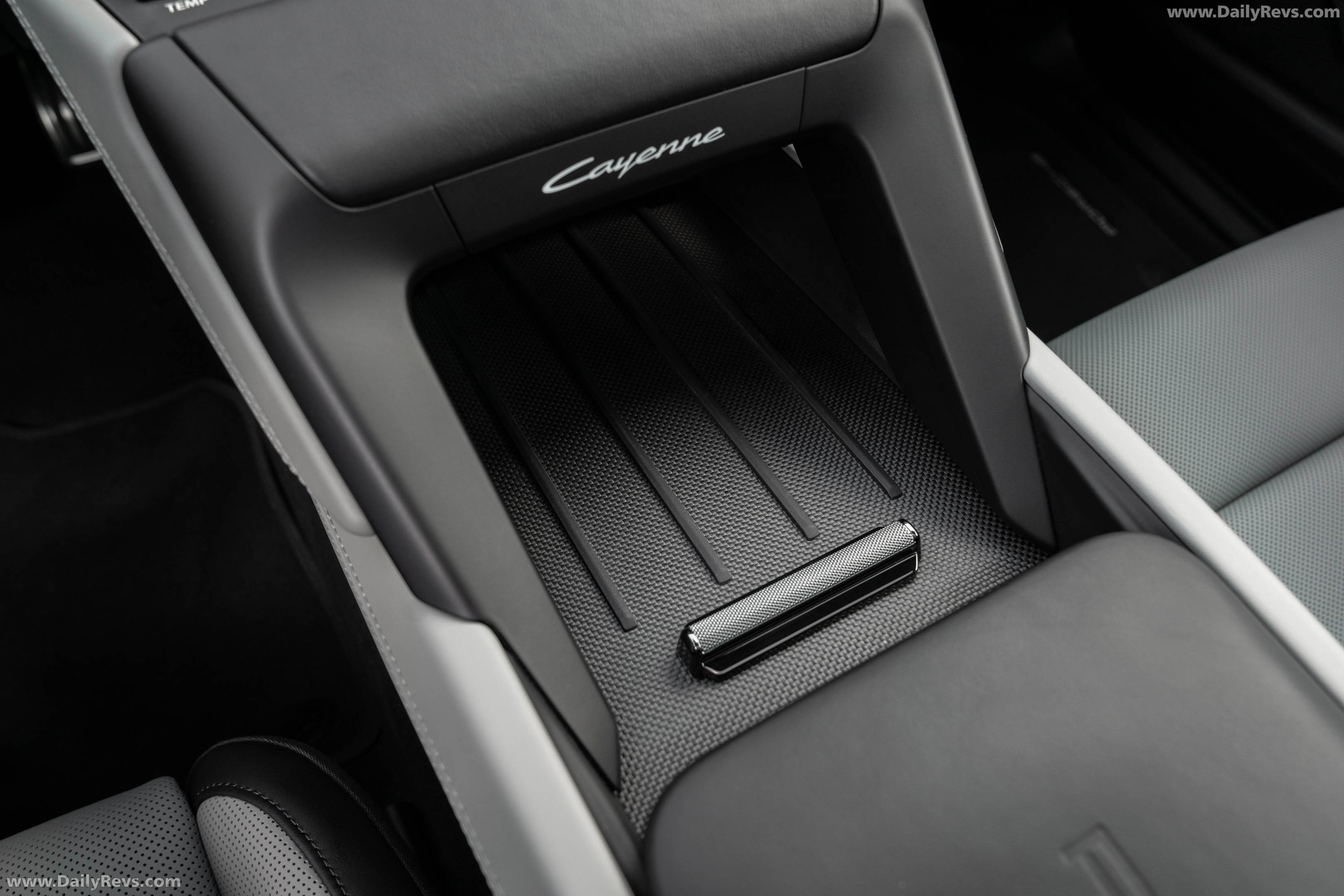 2027 Porsche Cayenne Turbo Coupe Electric E4 Monteverde Interior