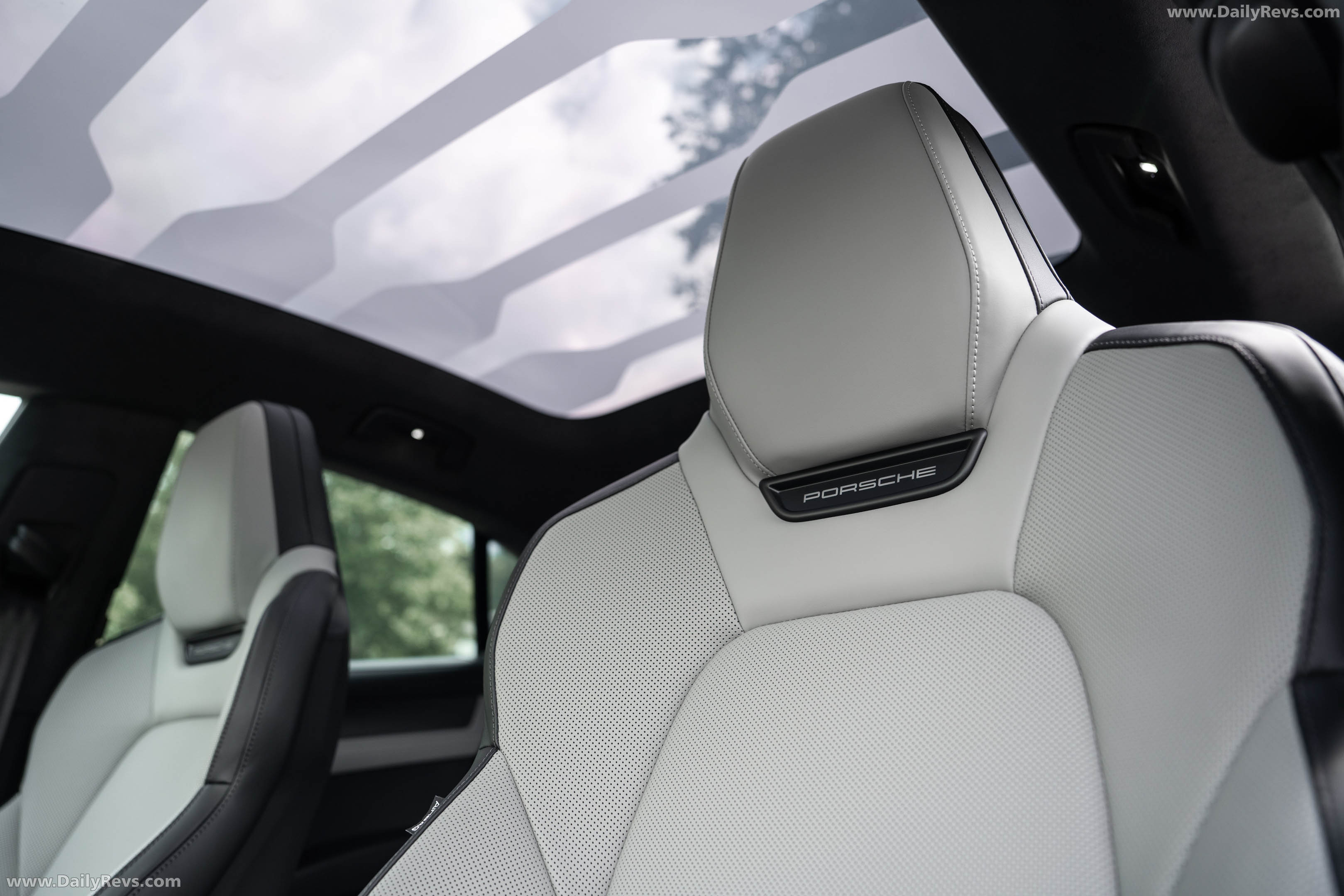 2027 Porsche Cayenne Turbo Coupe Electric E4 Monteverde Interior