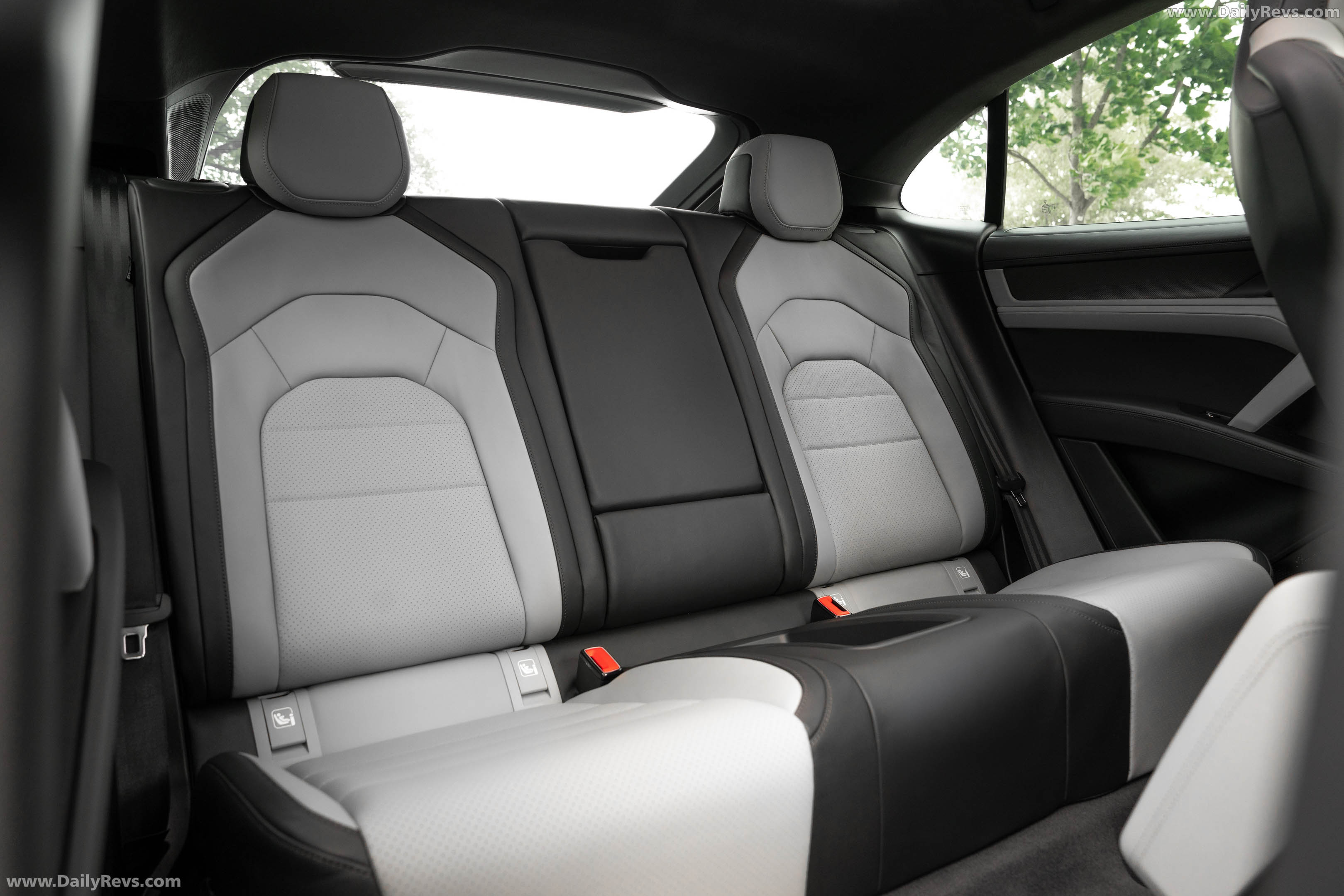 2027 Porsche Cayenne Turbo Coupe Electric E4 Monteverde Interior