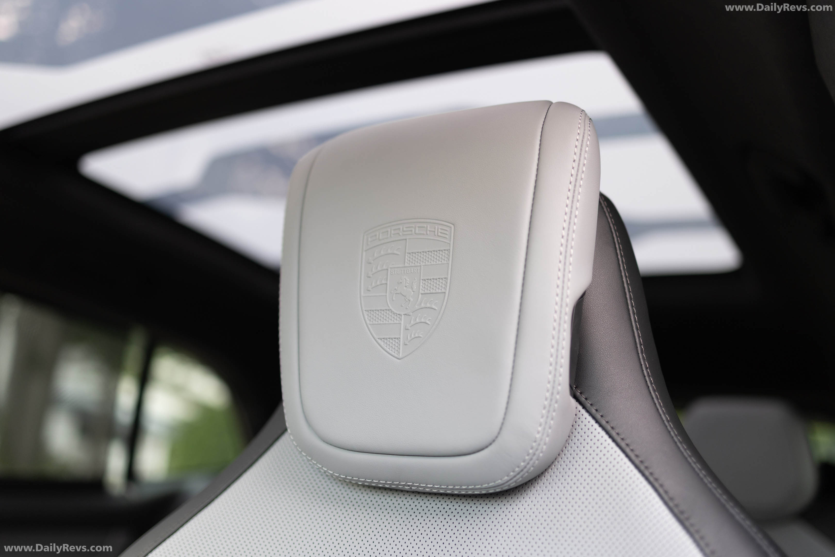 2027 Porsche Cayenne S Electric E4 Pale Blue Interior