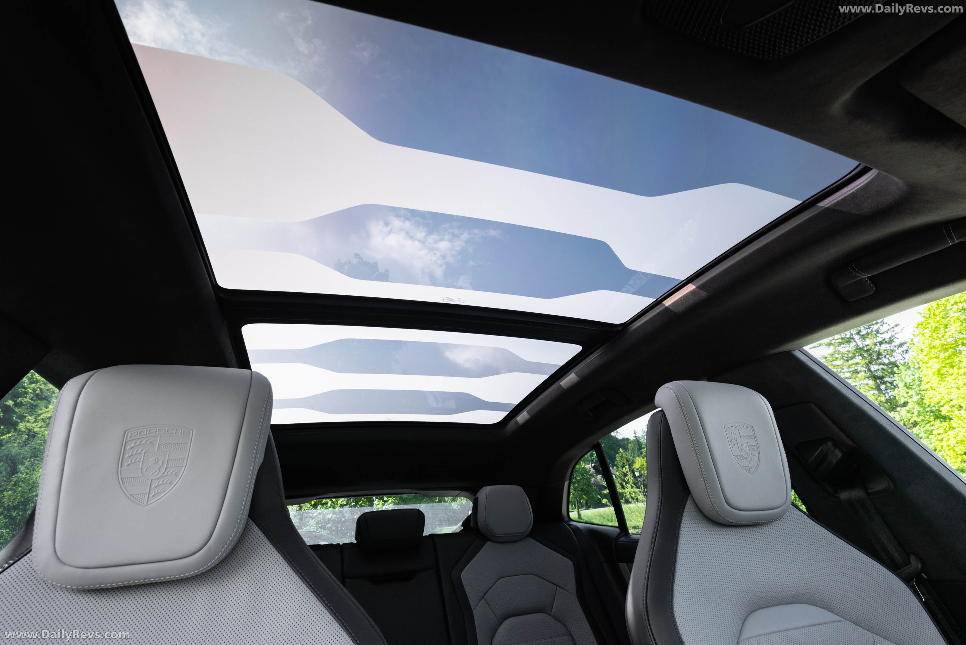 2027 Porsche Cayenne S Electric E4 Pale Blue Interior