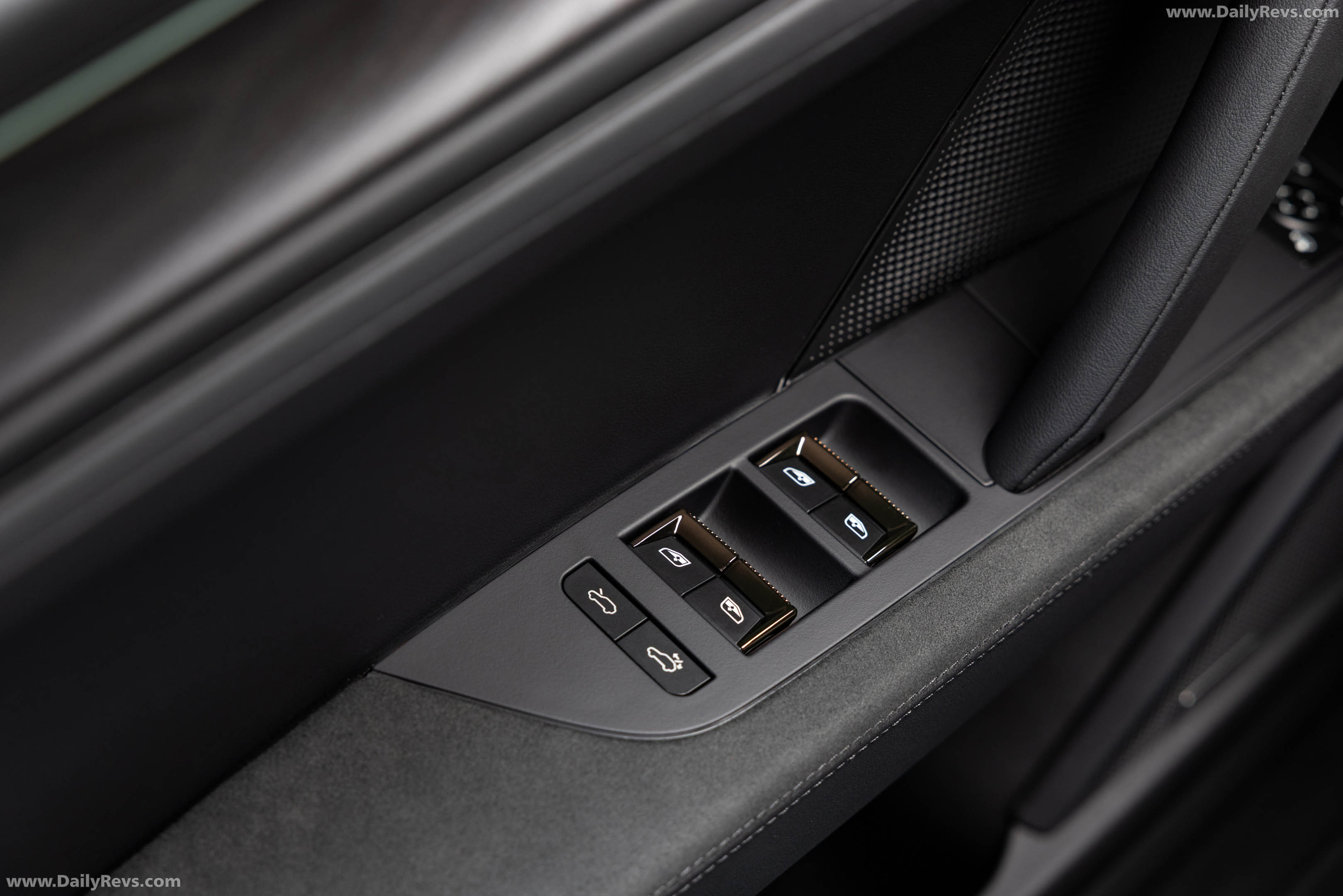 2027 Porsche Cayenne Coupe Electric E4 Slate Grey Interior