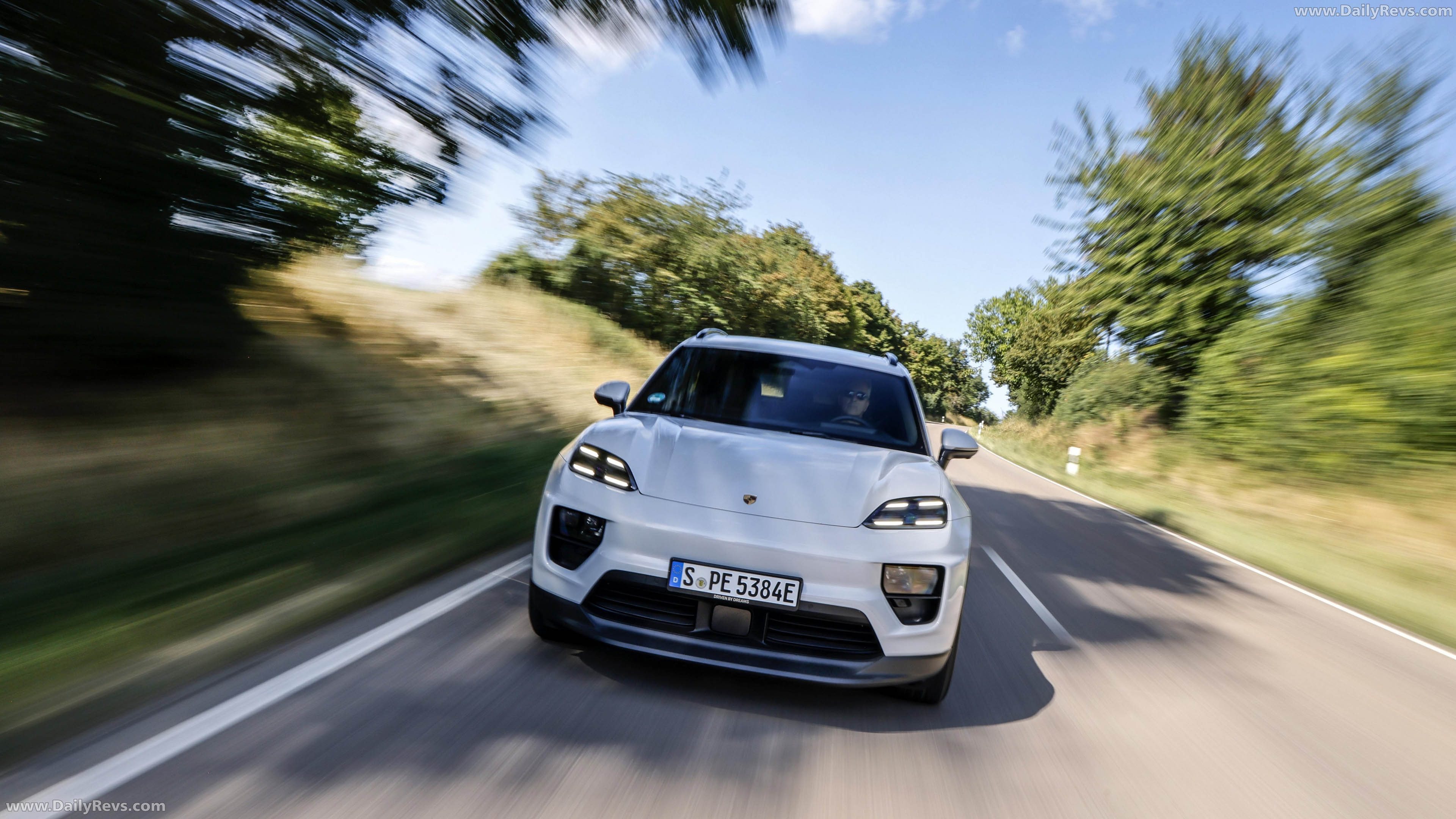 2026 Porsche Macan Business Package H2 Front View
