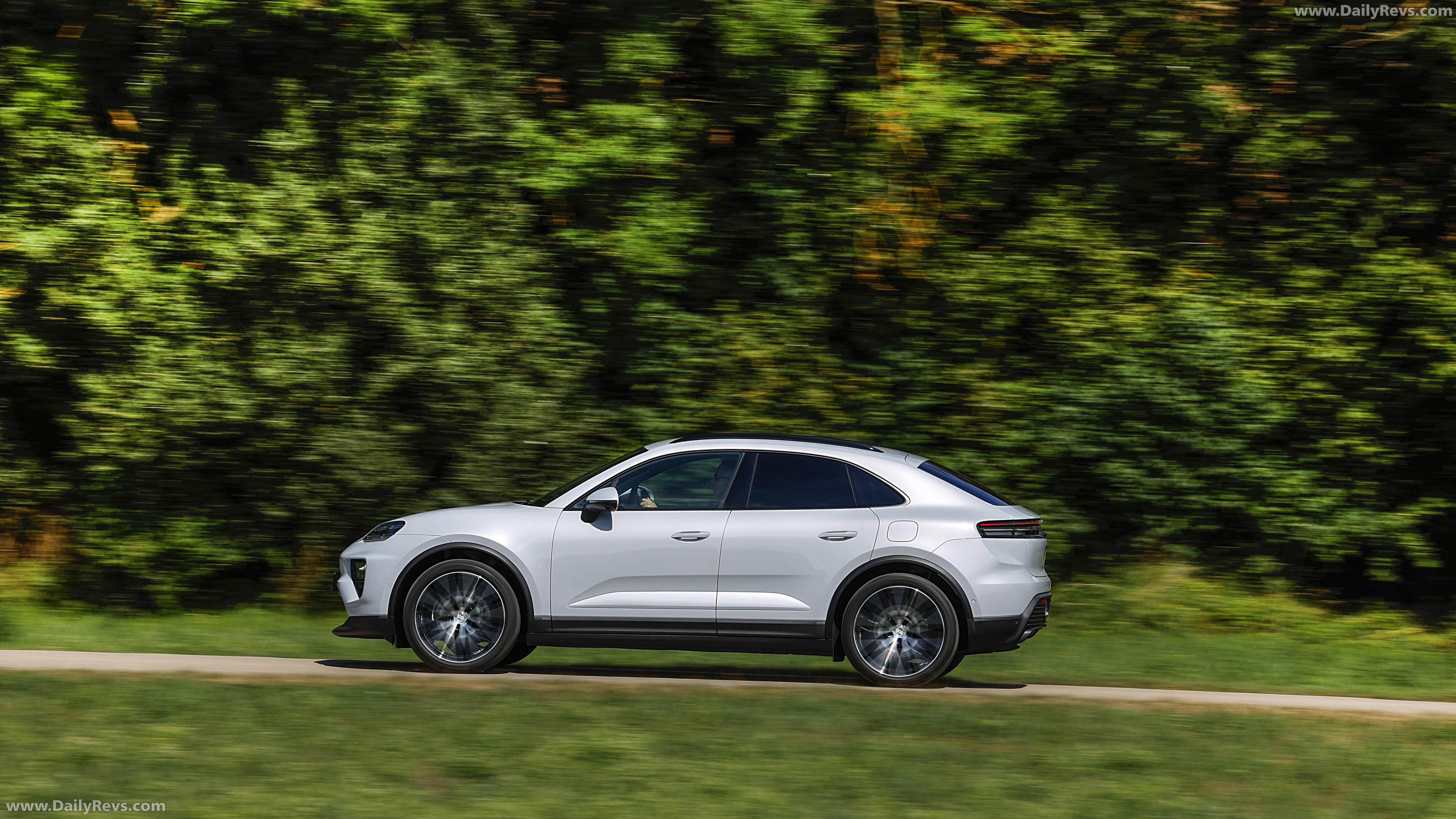 2026 Porsche Macan Business Package H2 Side View