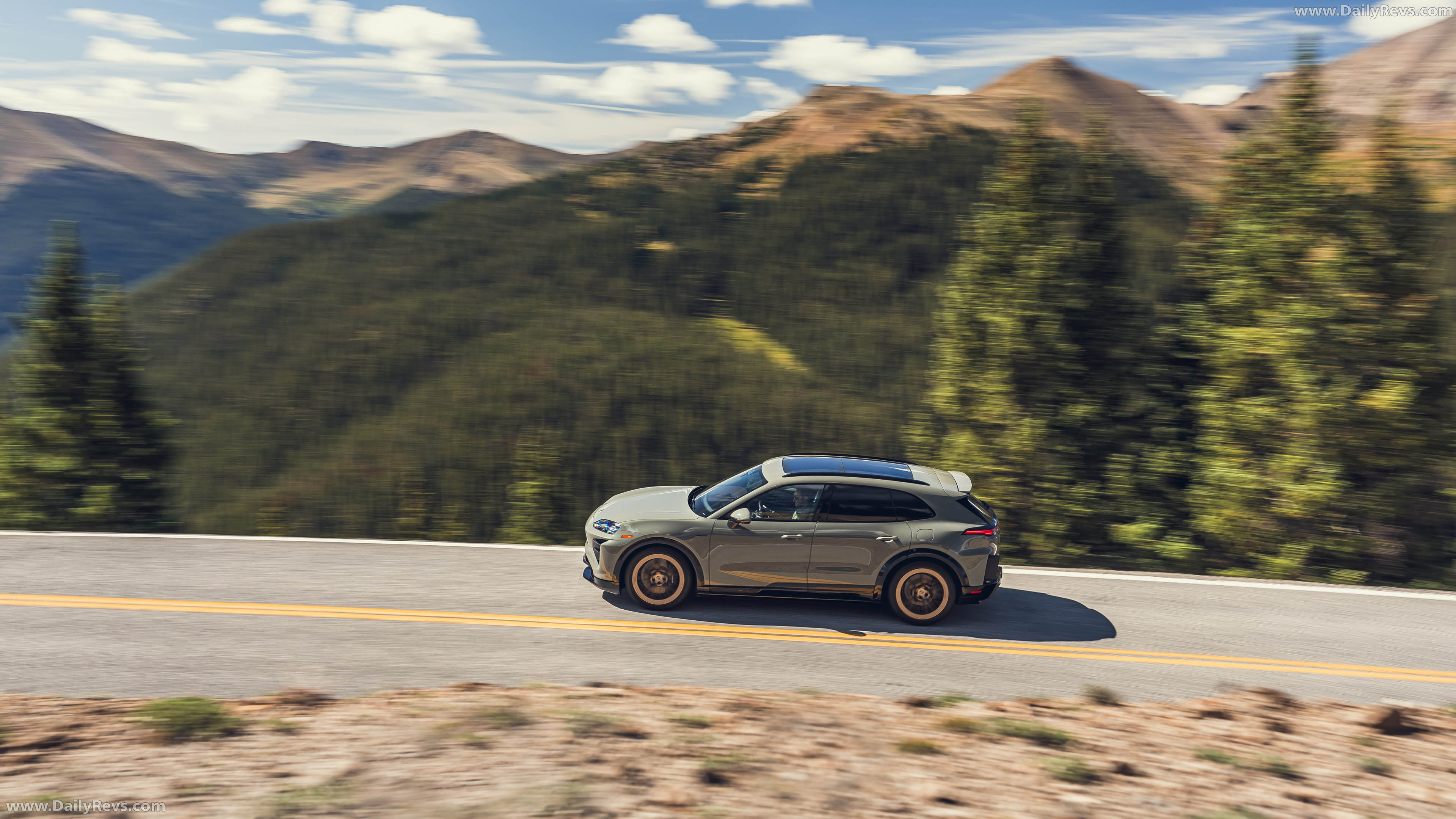 2027 Porsche Cayenne Turbo Electric E4 US Version Top View