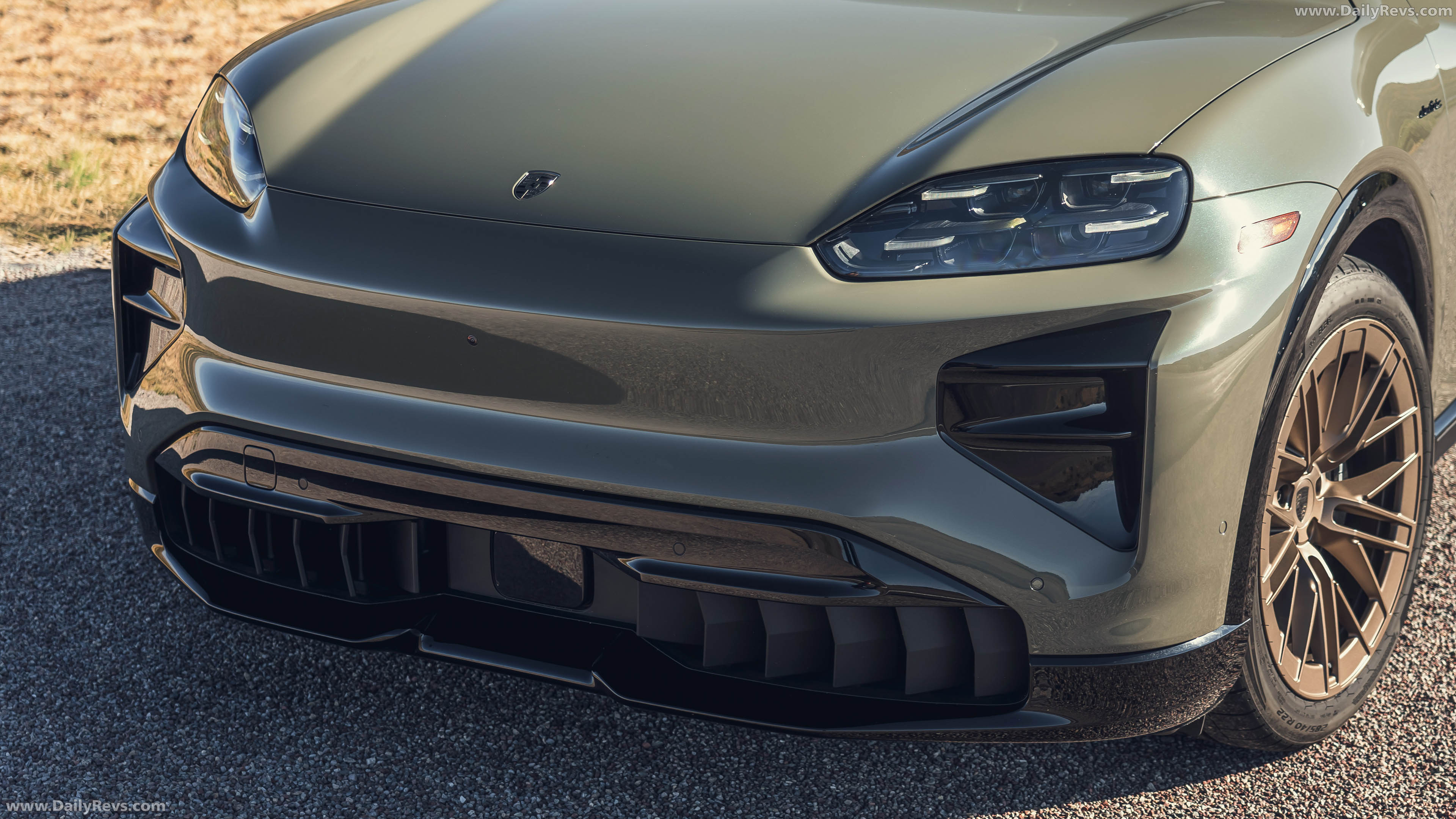 2027 Porsche Cayenne Turbo Electric E4 US Version Exterior