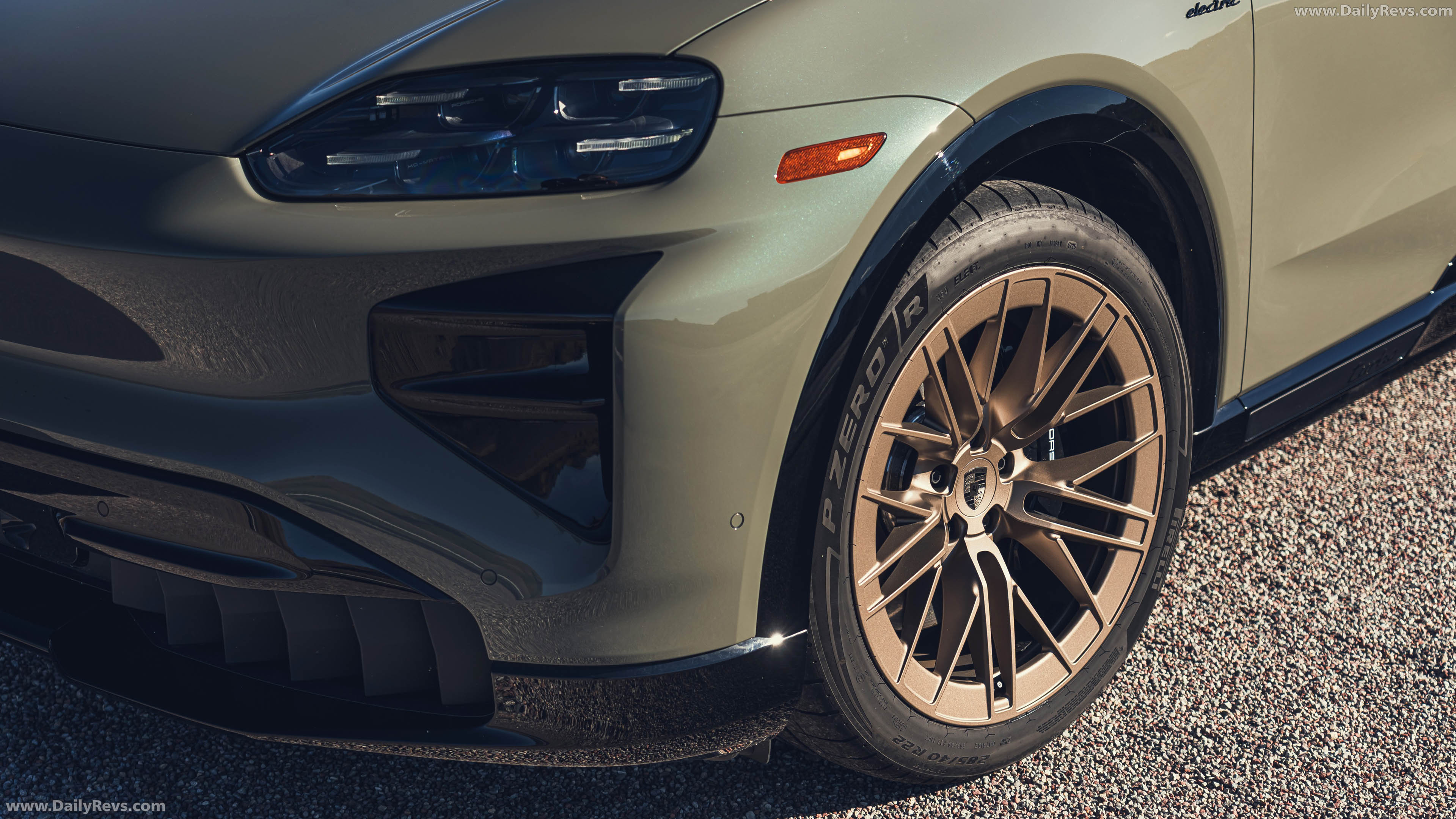 2027 Porsche Cayenne Turbo Electric E4 US Version Exterior