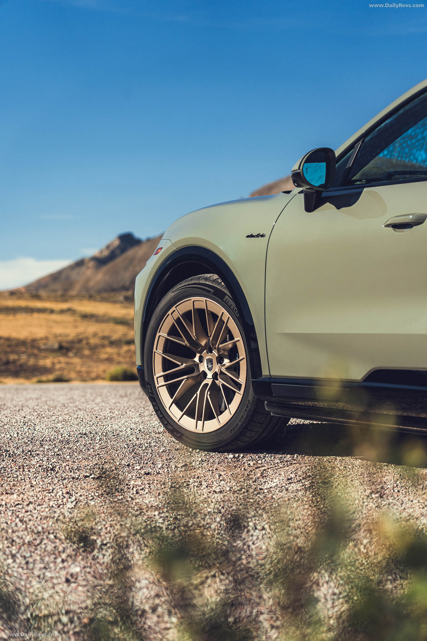 2027 Porsche Cayenne Turbo Electric E4 US Version Exterior