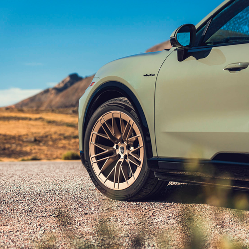 2027 Porsche Cayenne Turbo Electric E4 US Version Exterior