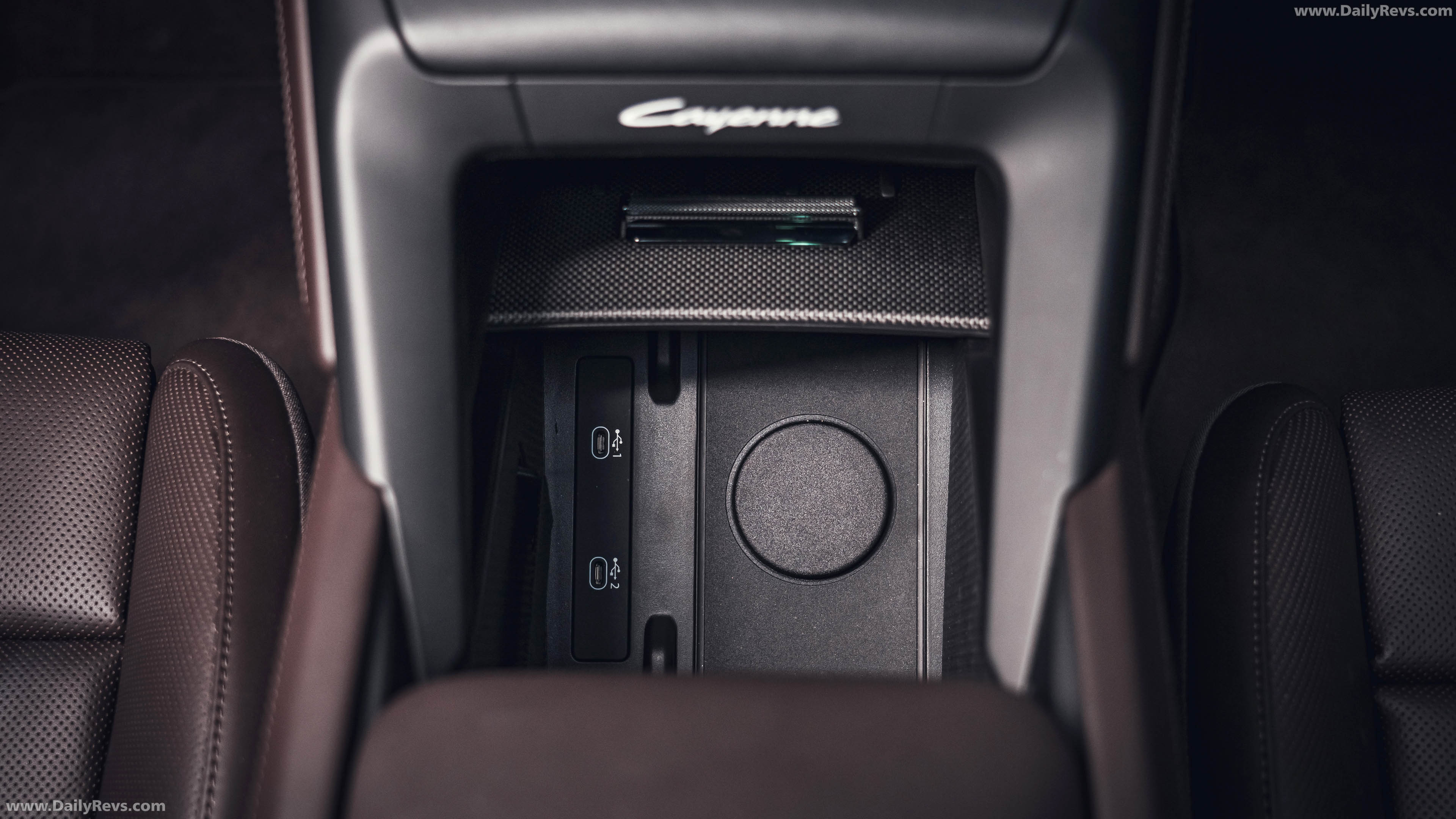 2027 Porsche Cayenne Turbo Electric E4 US Version Interior