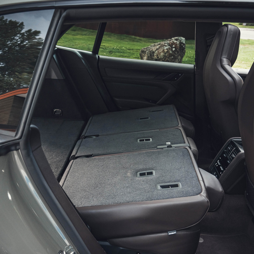2027 Porsche Cayenne Turbo Electric E4 US Version Interior