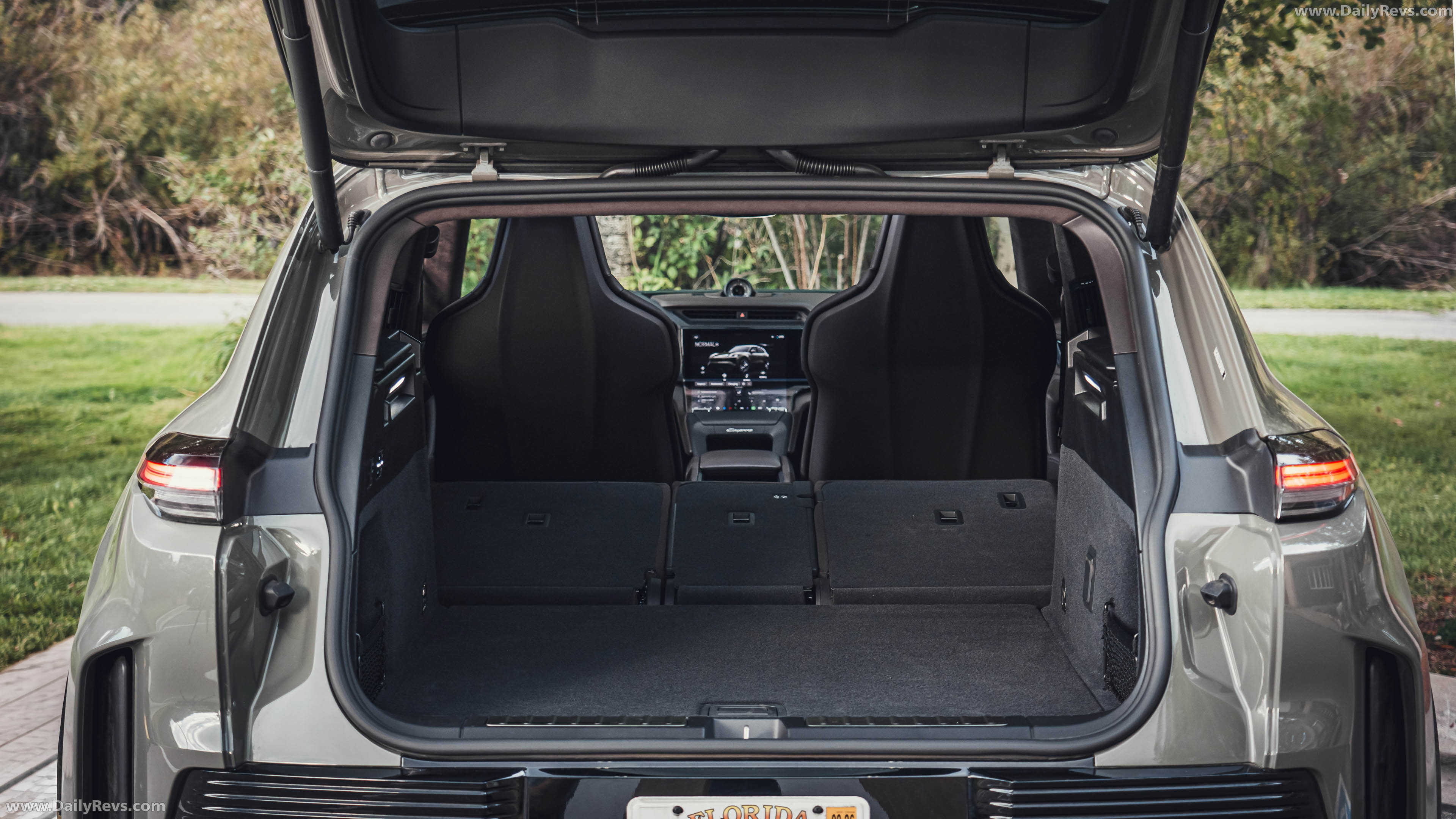 2027 Porsche Cayenne Turbo Electric E4 US Version Interior